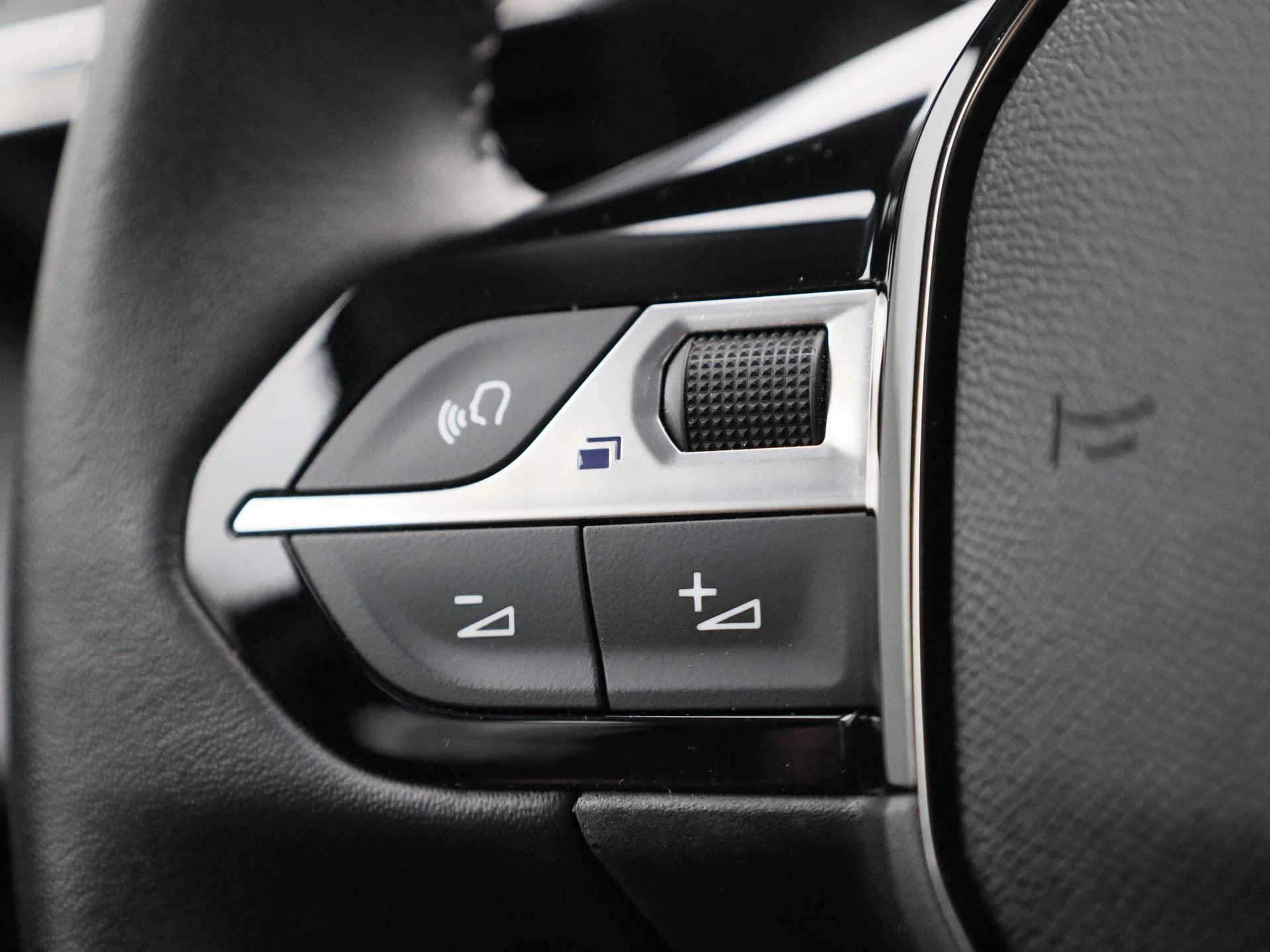 Peugeot-e-208-image-21