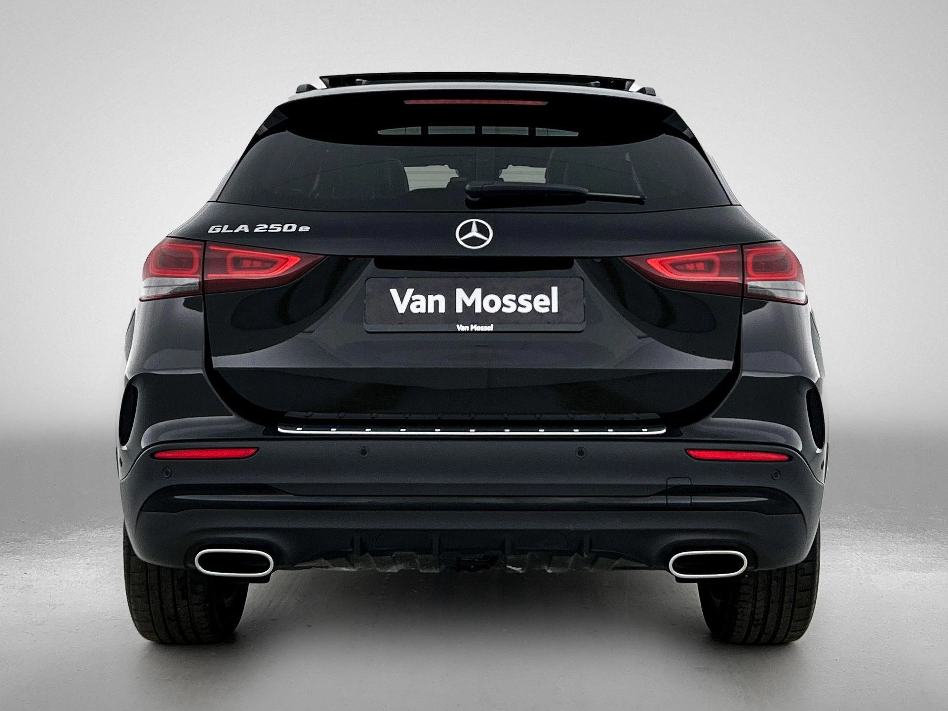Mercedes-Benz-GLA-image-2