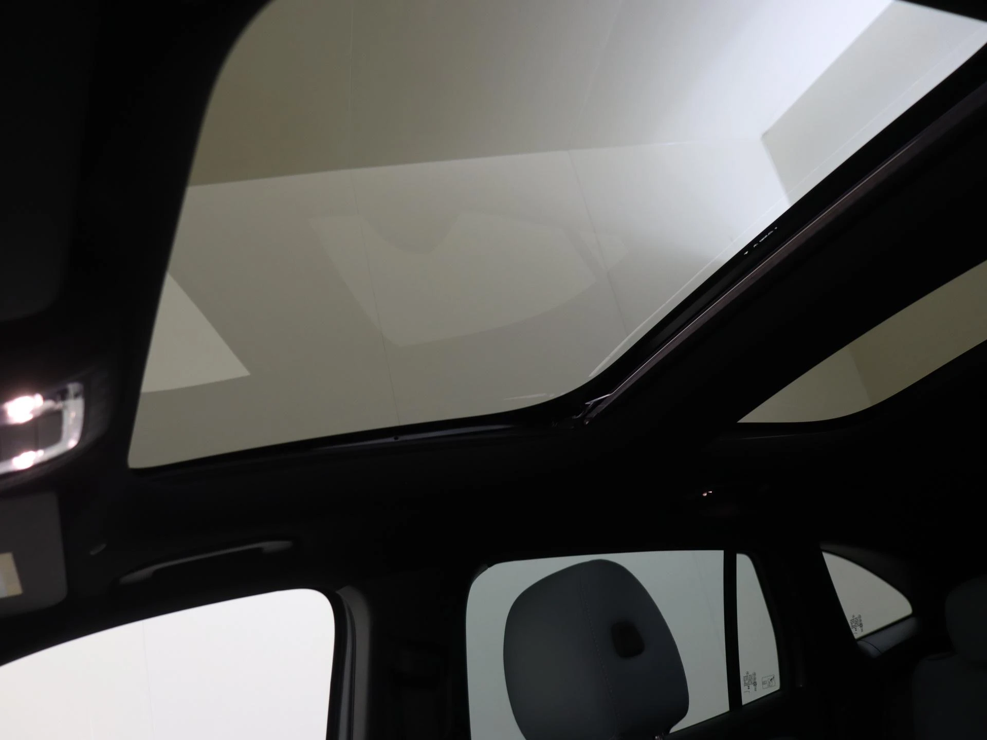 Mercedes-Benz-GLA-image-27
