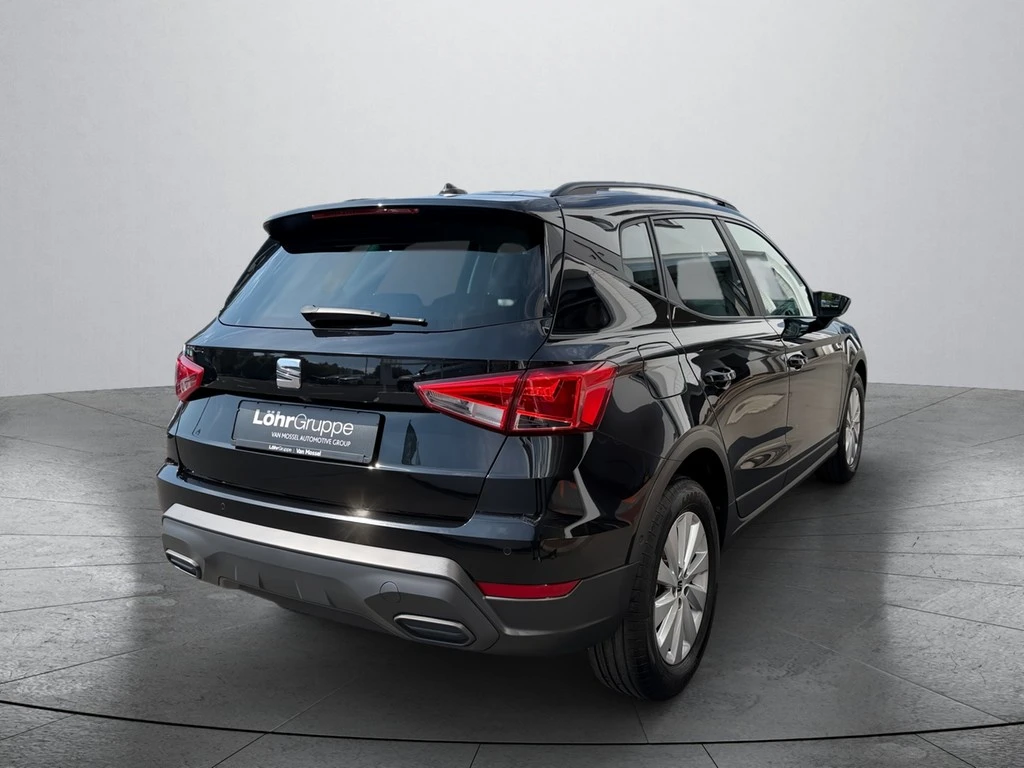 SEAT-Arona-image-4