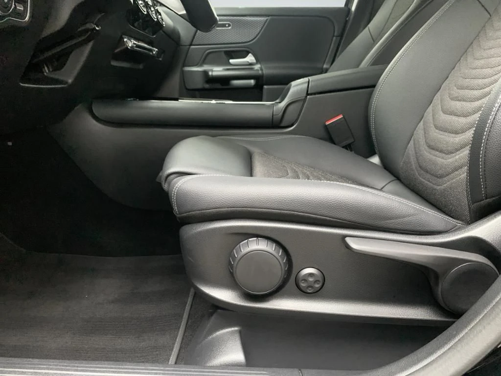 Mercedes-Benz-GLA 200-image-19