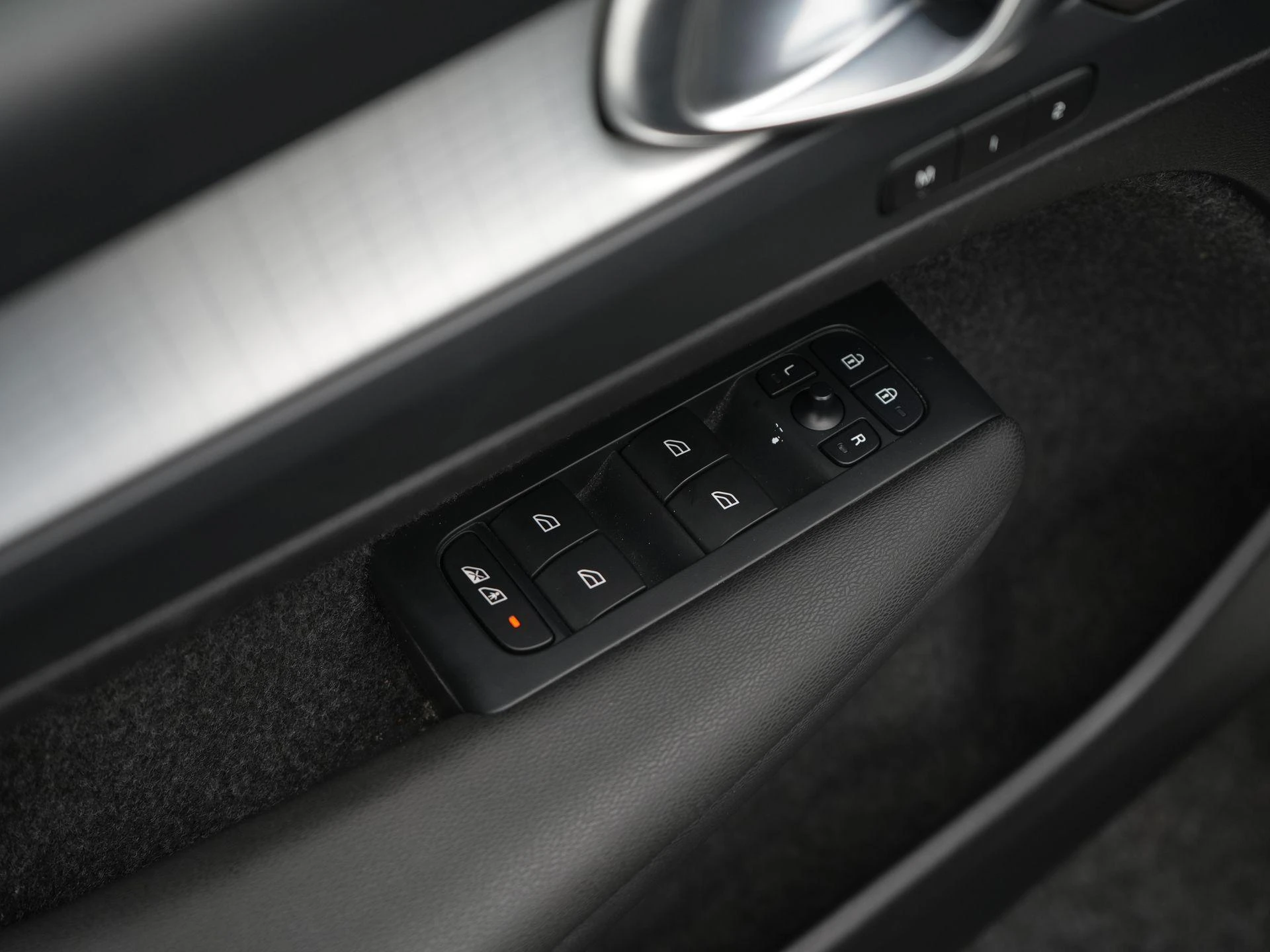 Volvo XC40 1.5 T4 Plug-in hybrid Plus Dark