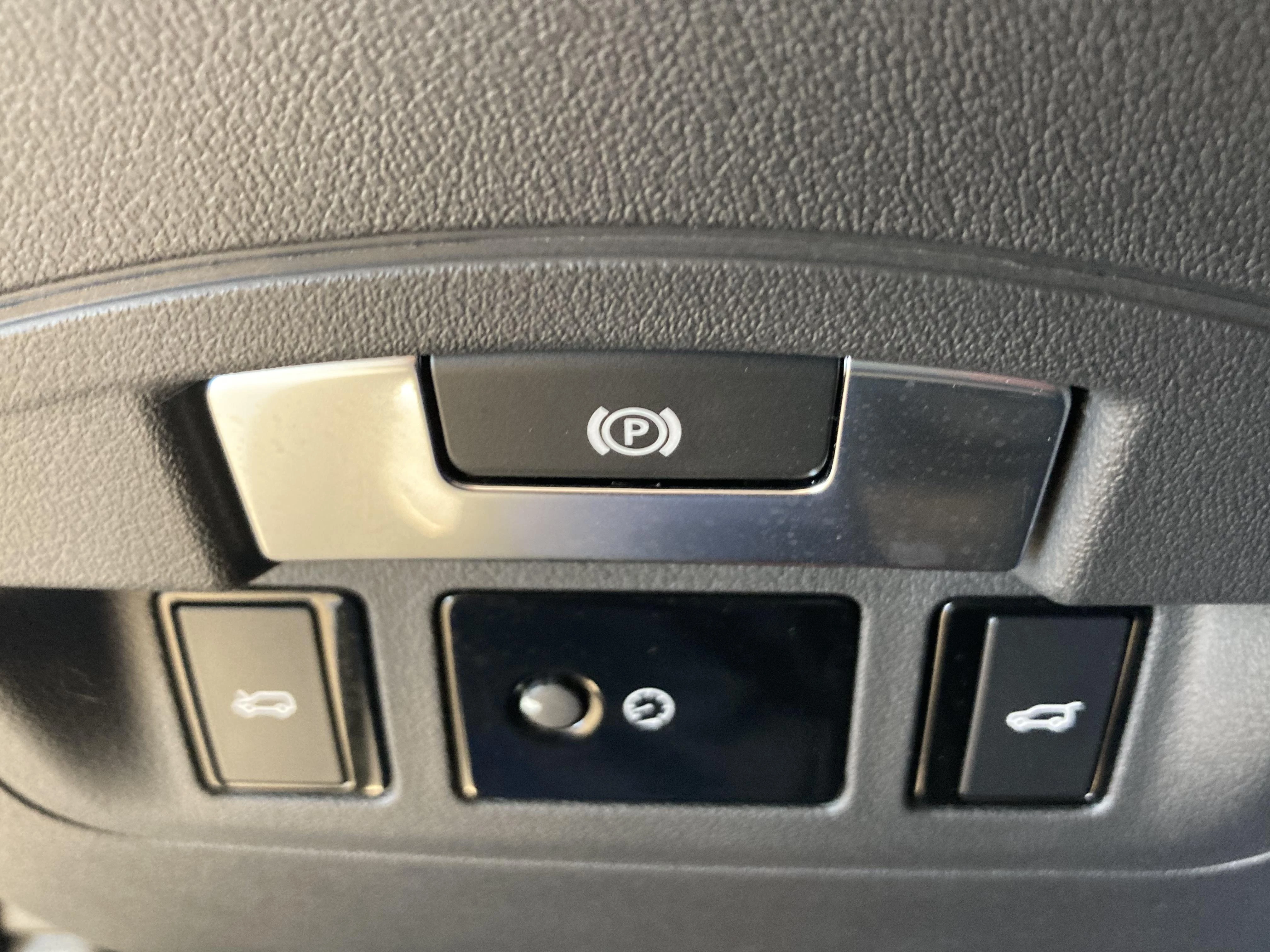 Jaguar-I-PACE-image-25