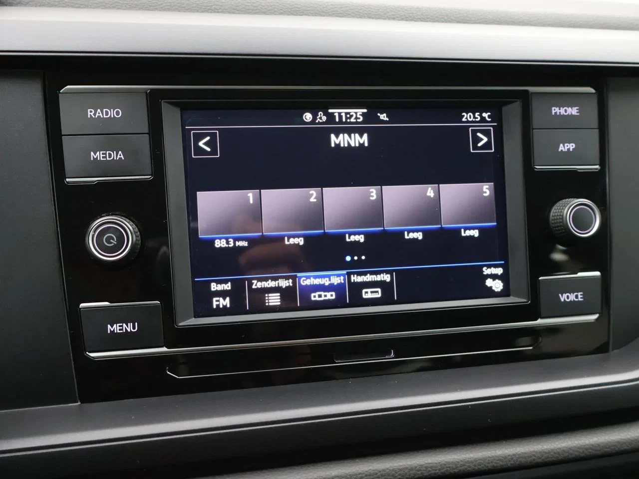 Volkswagen-Polo-image-16