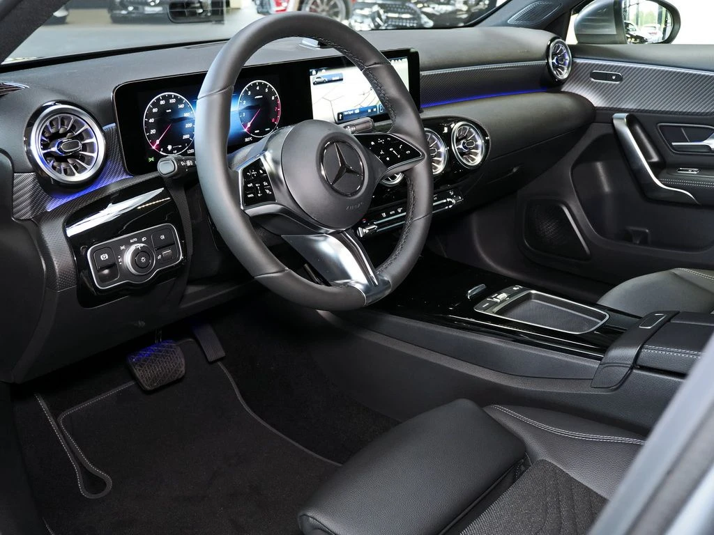 Mercedes-Benz-A-Klasse 180-image-5