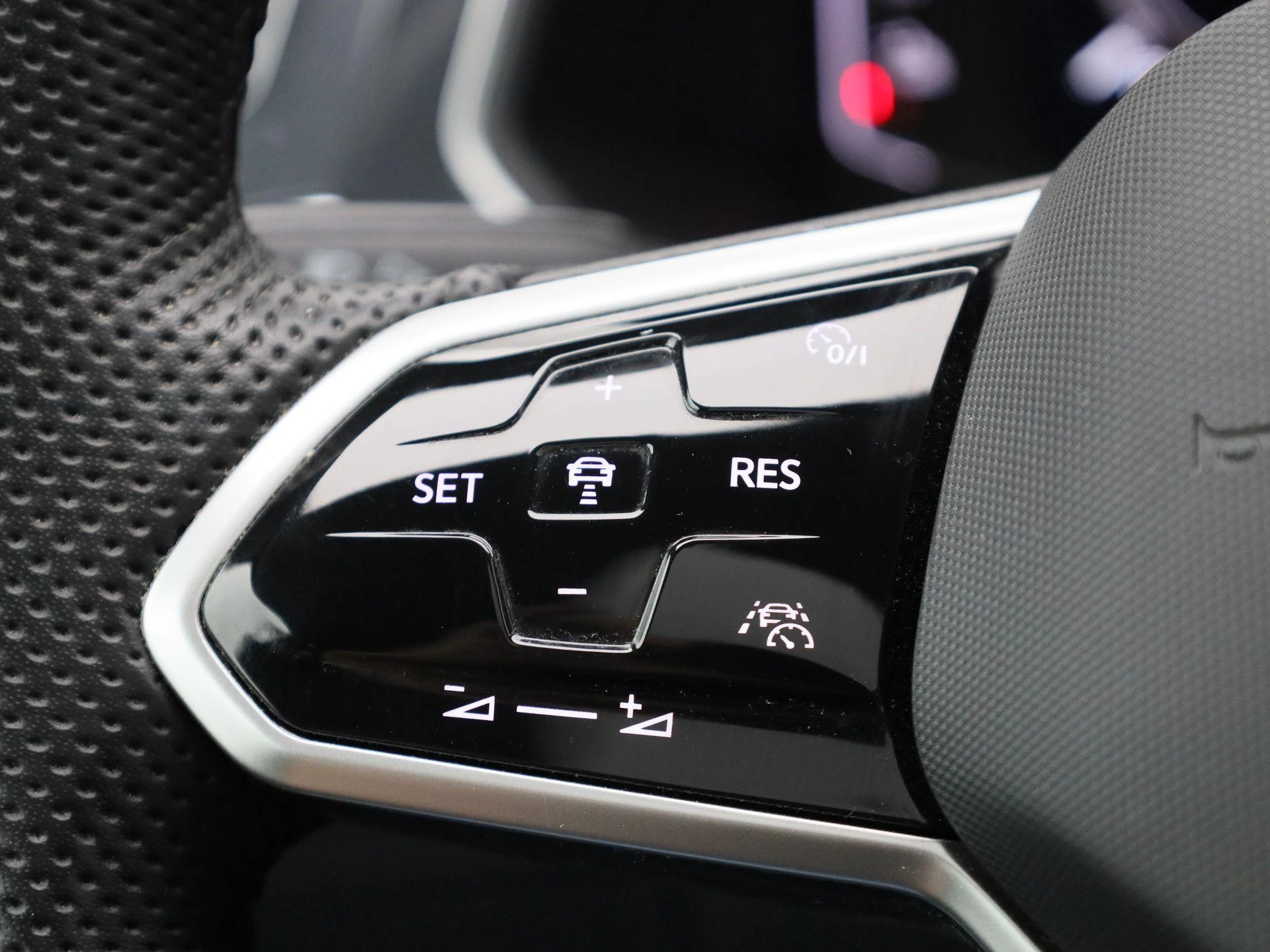 Volkswagen-Tiguan-image-18