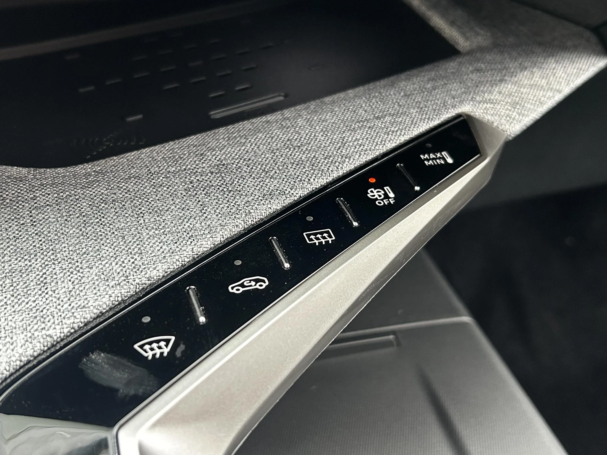 Peugeot-e-5008-image-24