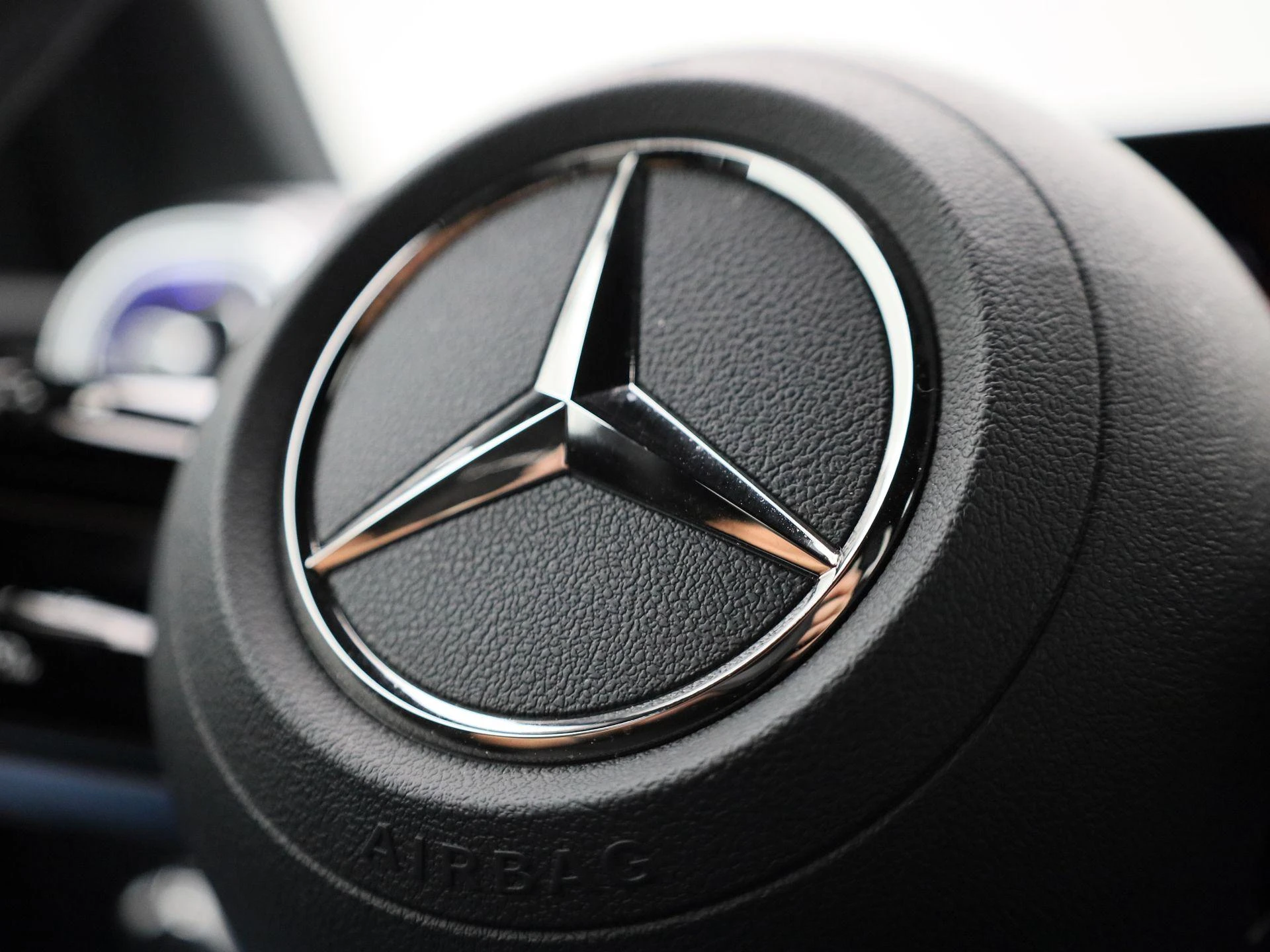 Mercedes-Benz-GLC-image-36