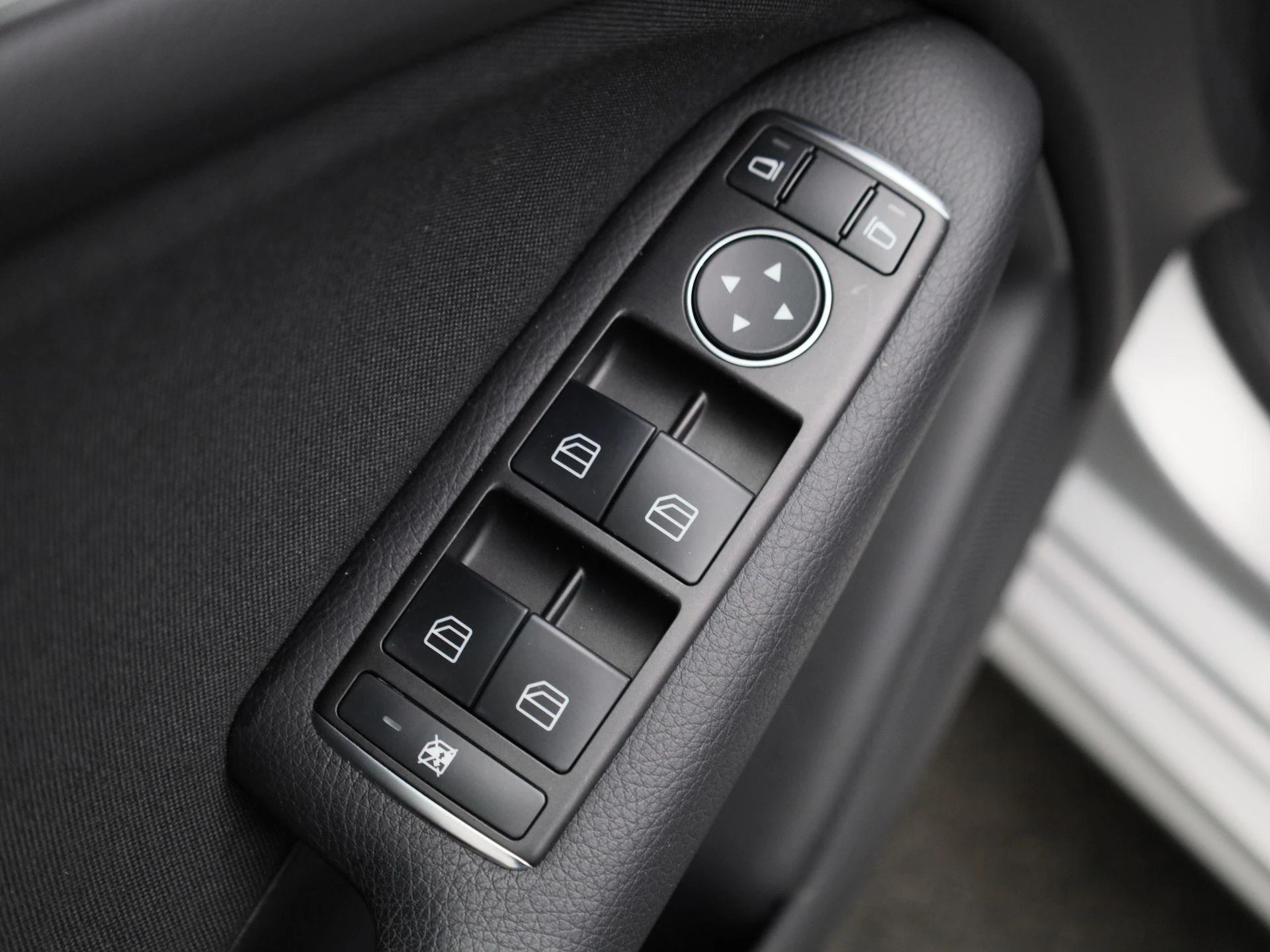 Mercedes-Benz-B-Klasse-image-27