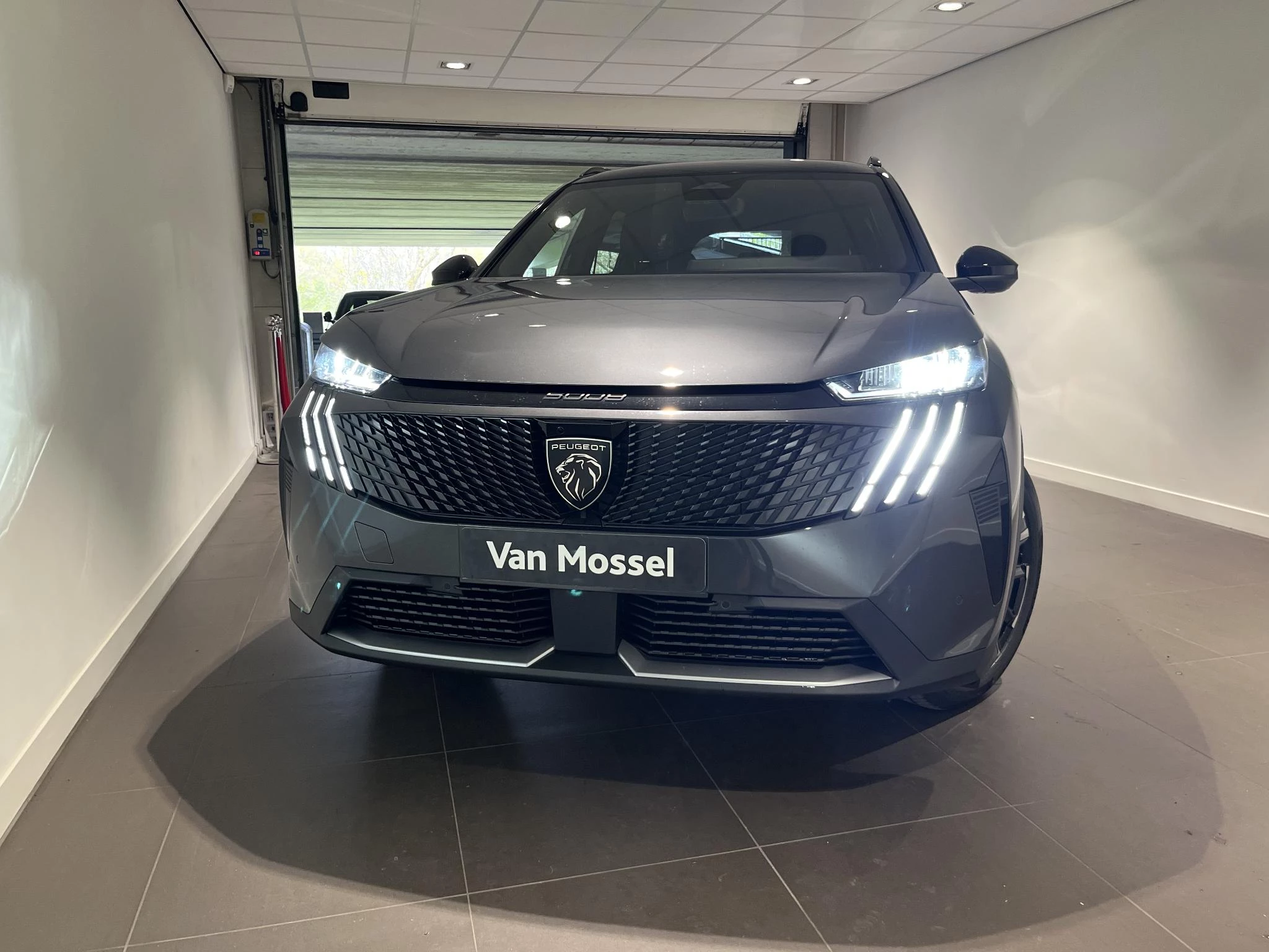 Peugeot-e-5008-image-23