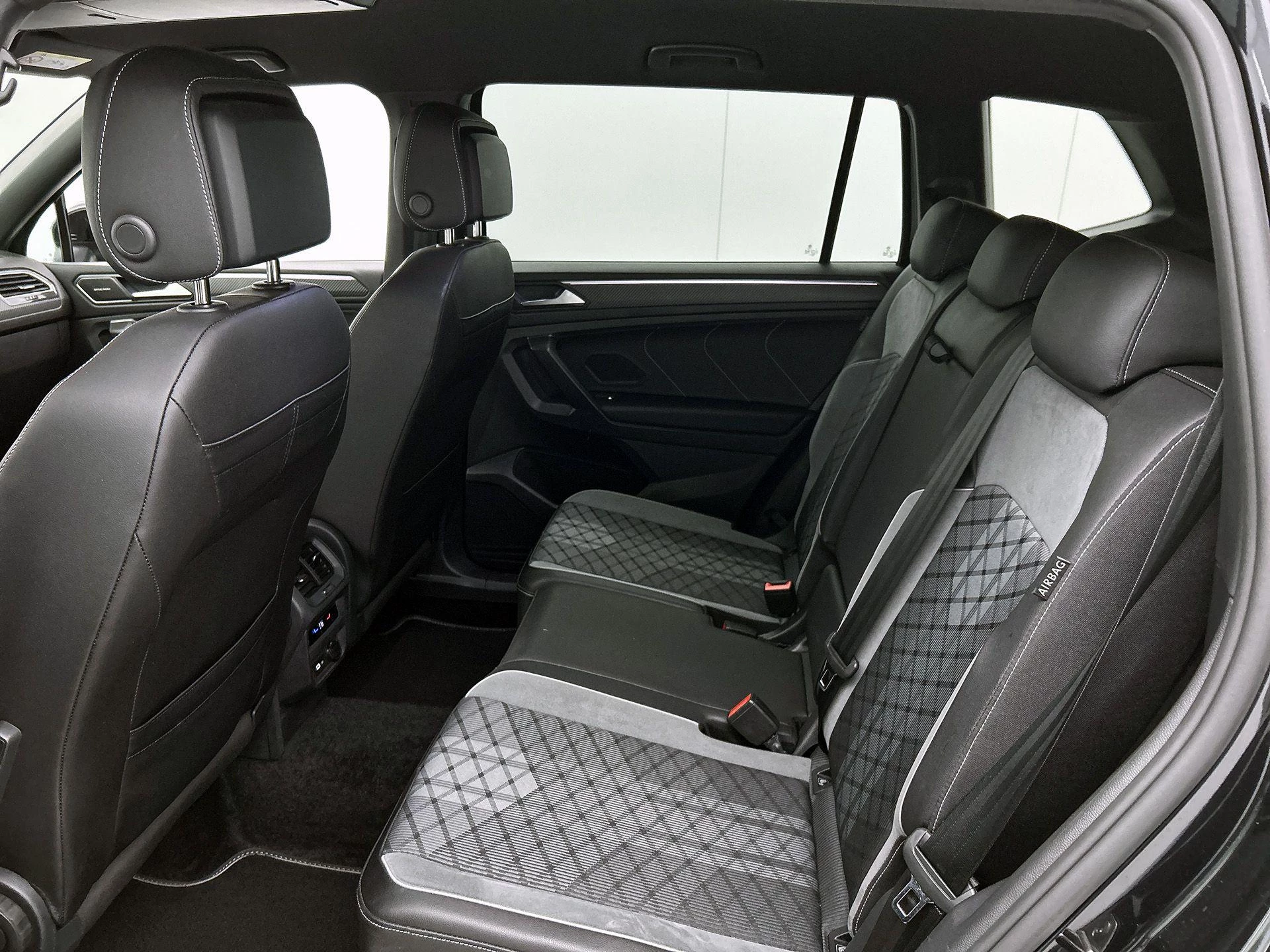 Volkswagen-Tiguan Allspace-image-26