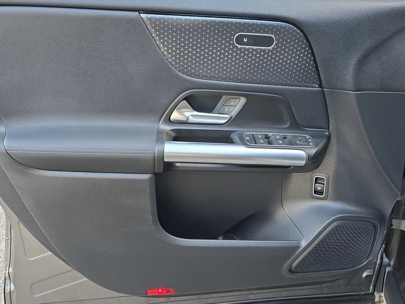 Mercedes-Benz GLA 200 PROGRESSIVE AHK SHZ MBUX NAVI KLIMA Progressive