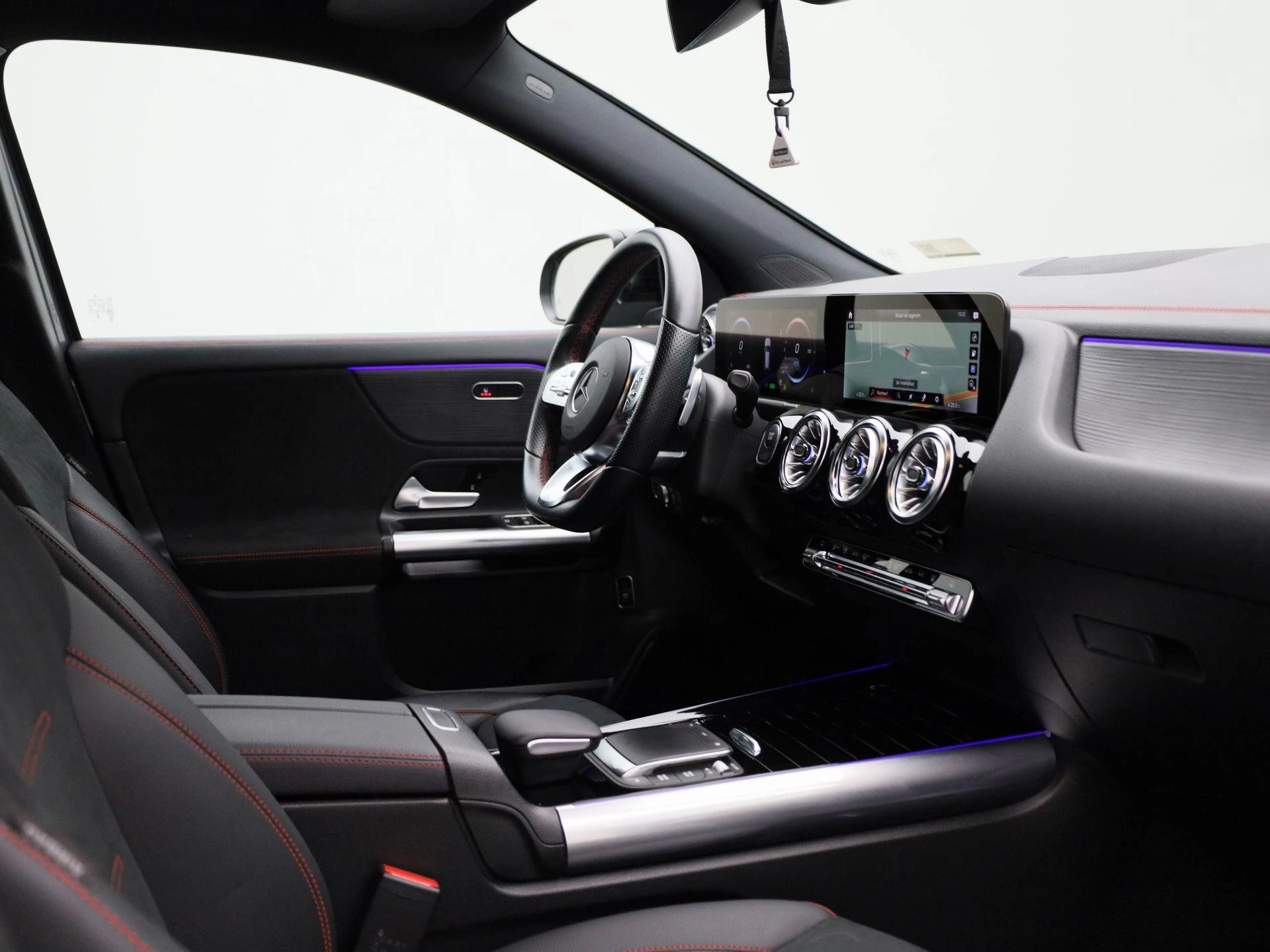 Mercedes-Benz-EQA-image-33