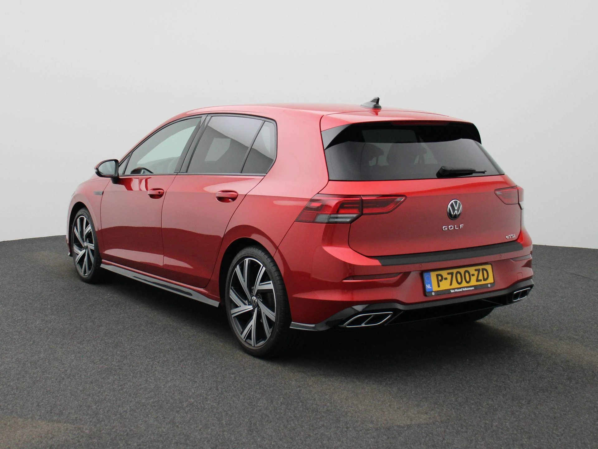Volkswagen-Golf-image-1