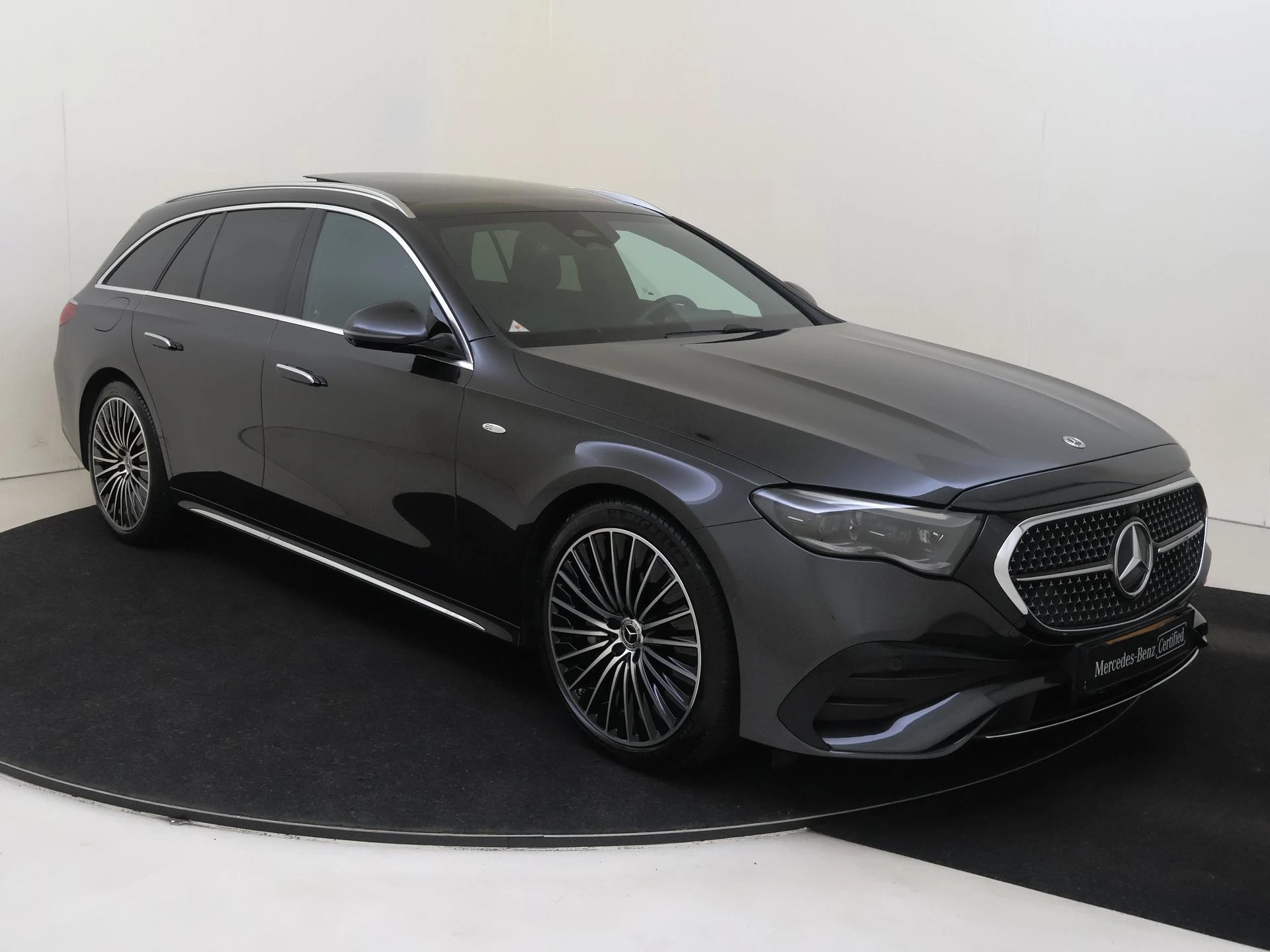 Mercedes-Benz-E-Klasse-image-1