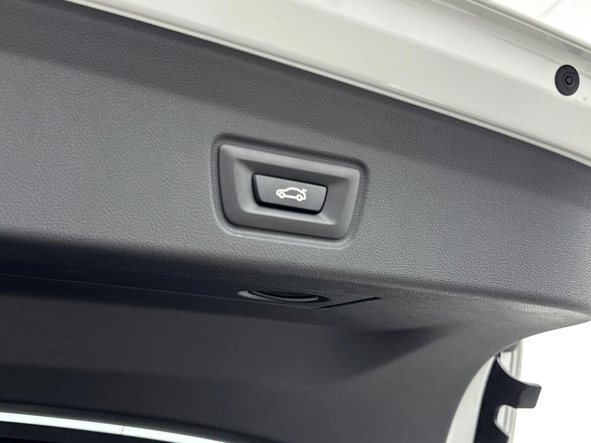 BMW-i4-image-18