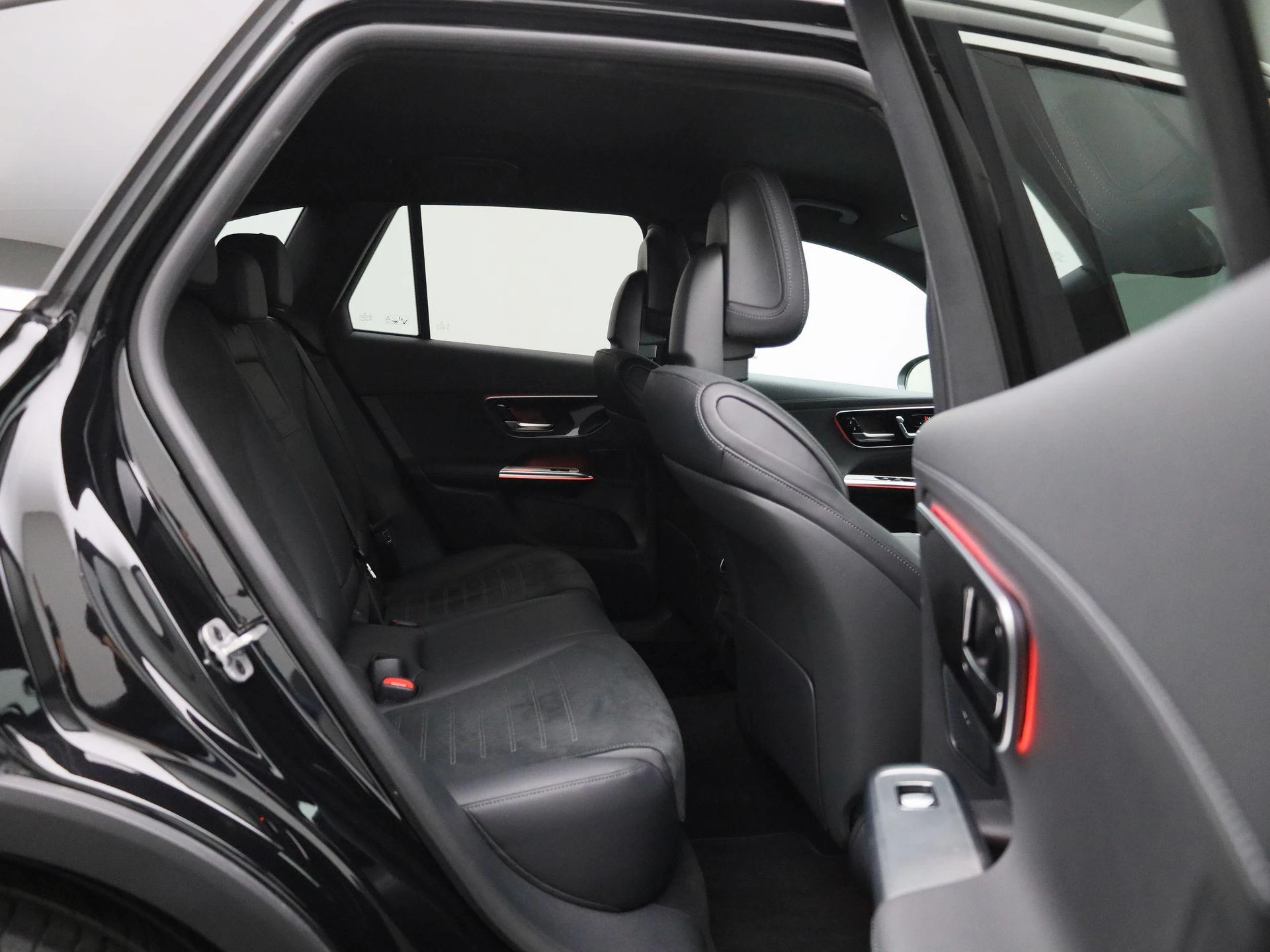Mercedes-Benz-GLC-image-43