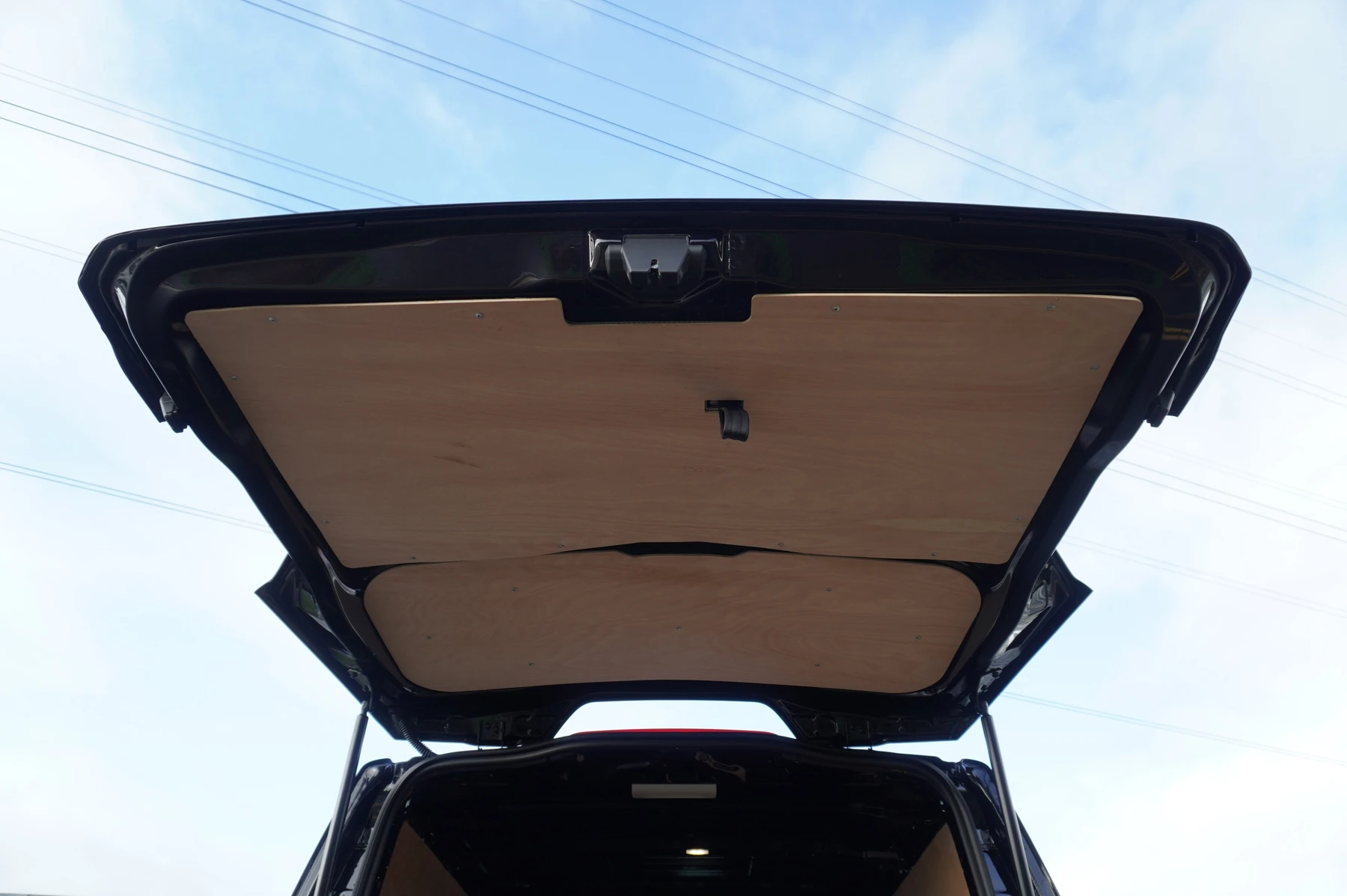 Volkswagen-Transporter-image-18