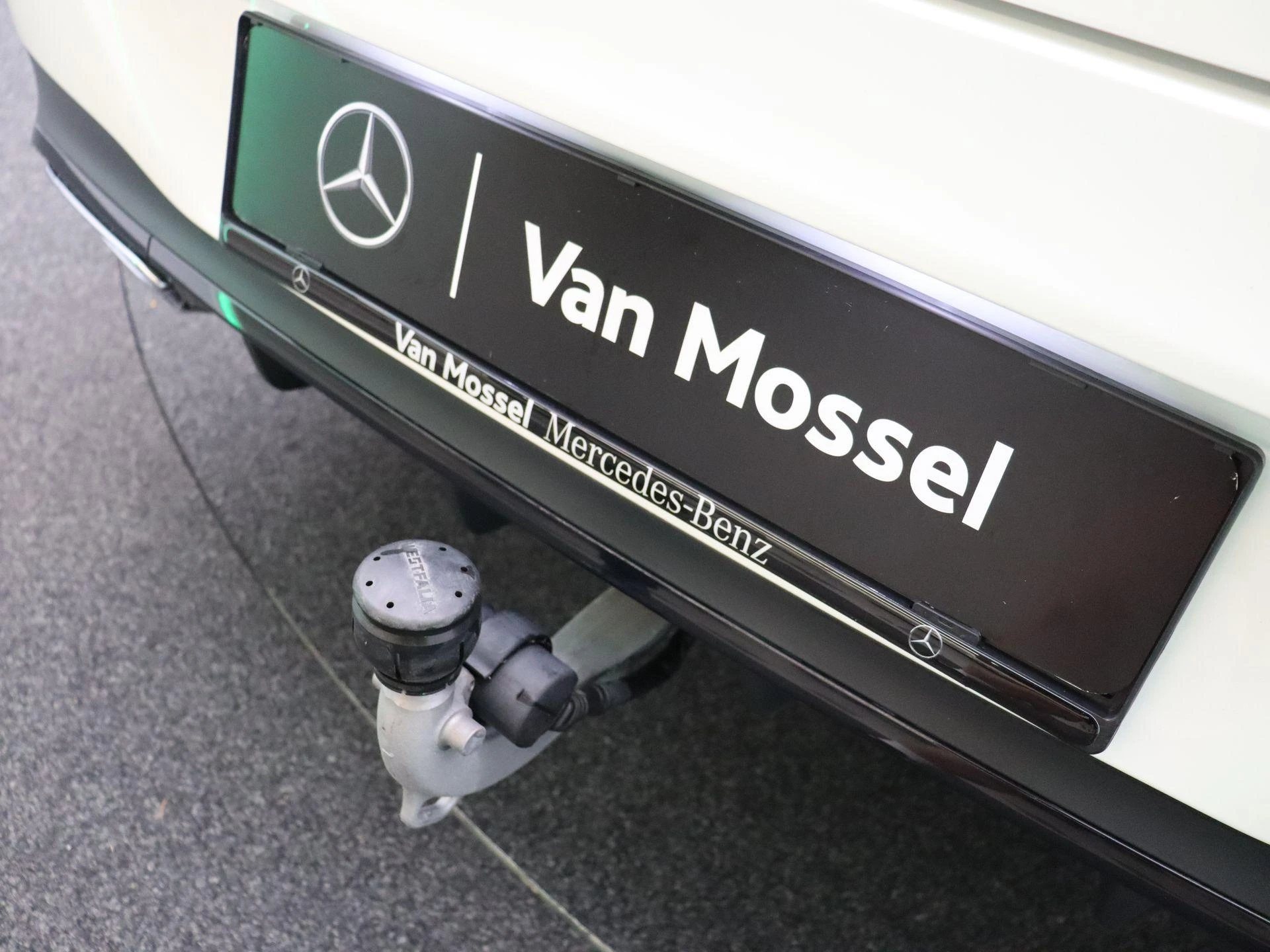 Mercedes-Benz-CLA-image-19