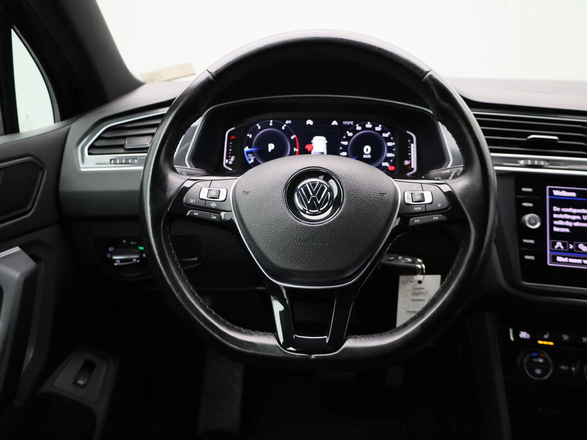 Volkswagen-Tiguan-image-6