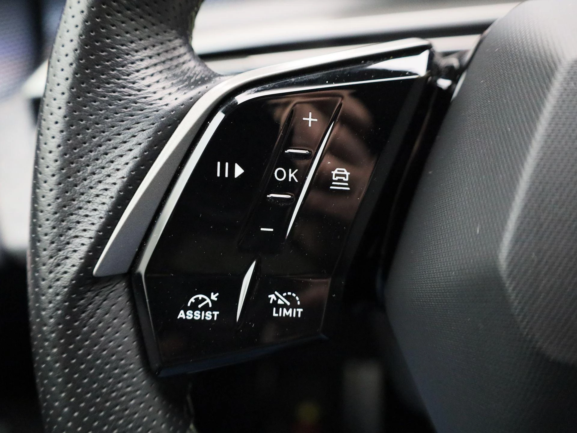 Peugeot 3008 1.2 HYBRID 145 e-DSC6 GT