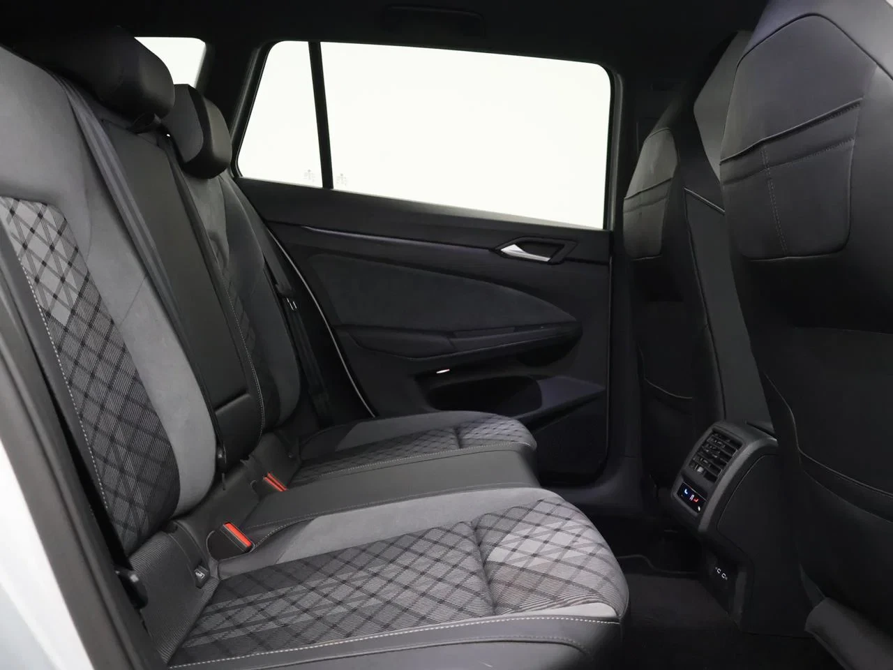 Volkswagen-Golf-image-13