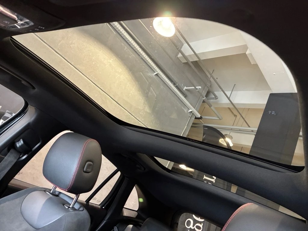 Mercedes-Benz-GLA 250-image-18