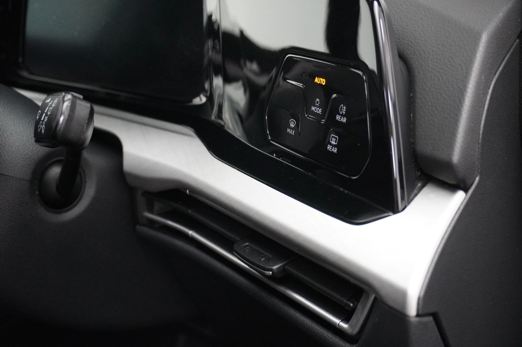 Volkswagen-Golf-image-36
