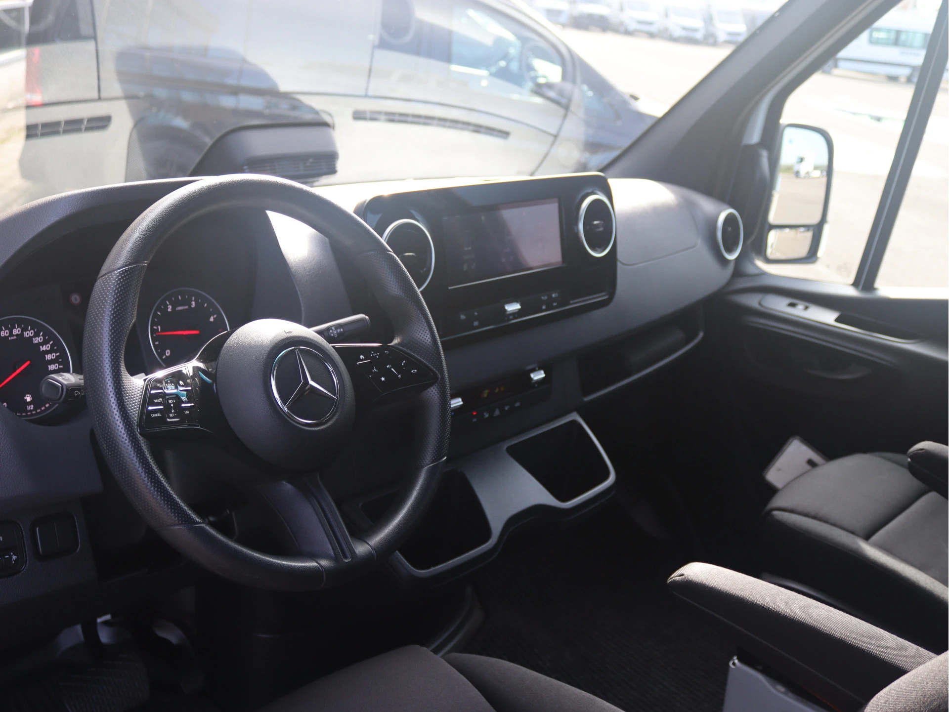 Mercedes-Benz-Sprinter-image-3
