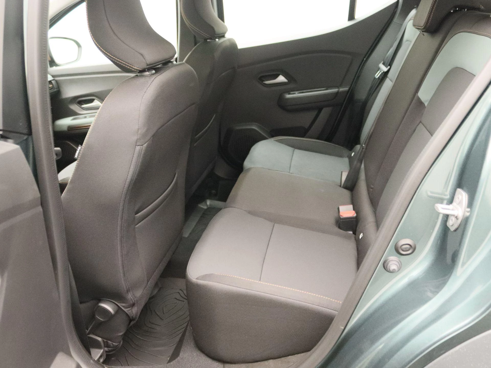 Dacia-Sandero Stepway-image-12