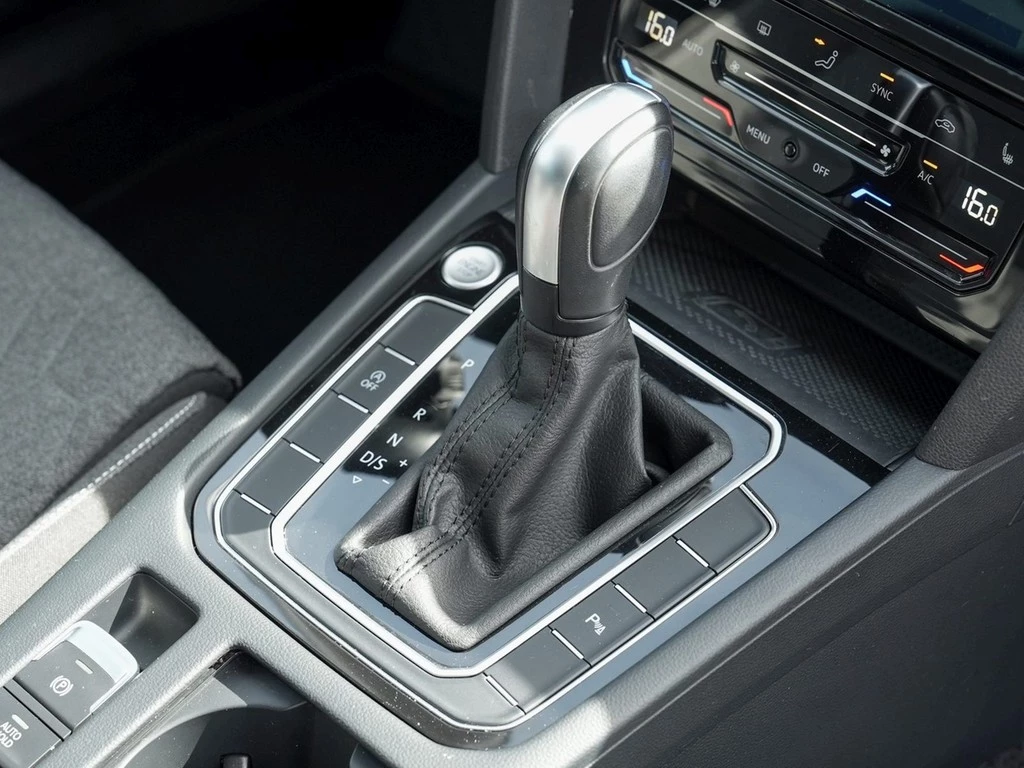 Volkswagen Passat Variant 1.5 TSI DSG Business *LED*AHK*Navi*App-Connect*ACC*PDC*Front-Assist*Climatronic*Sitzh