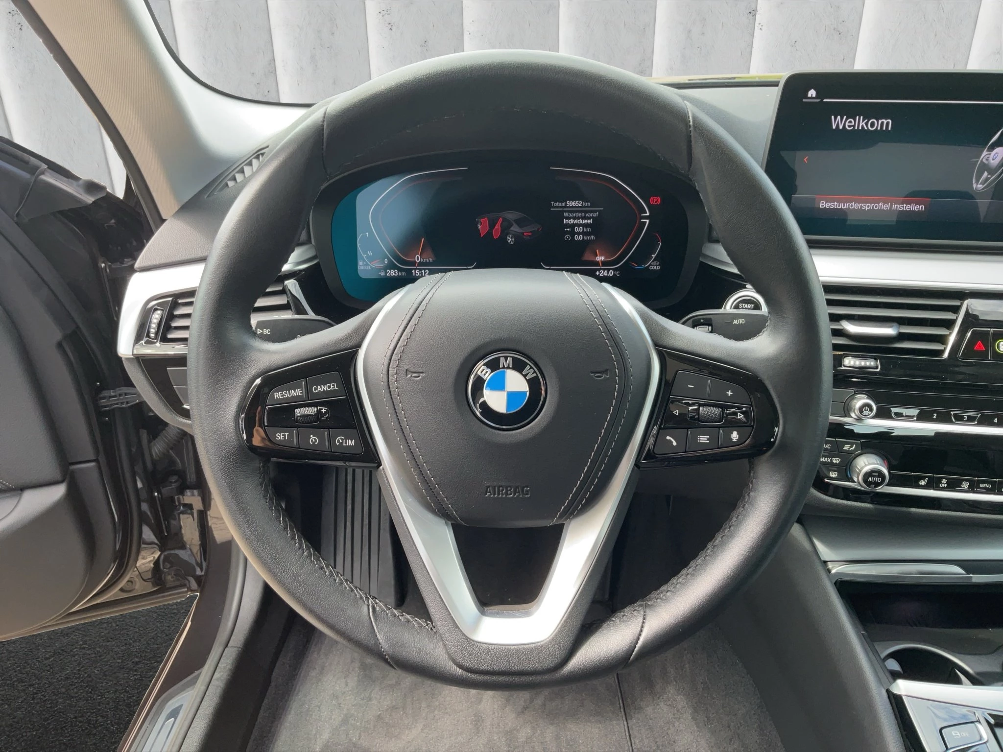 BMW 5er Reihe 520d Limousine. Driving Assist