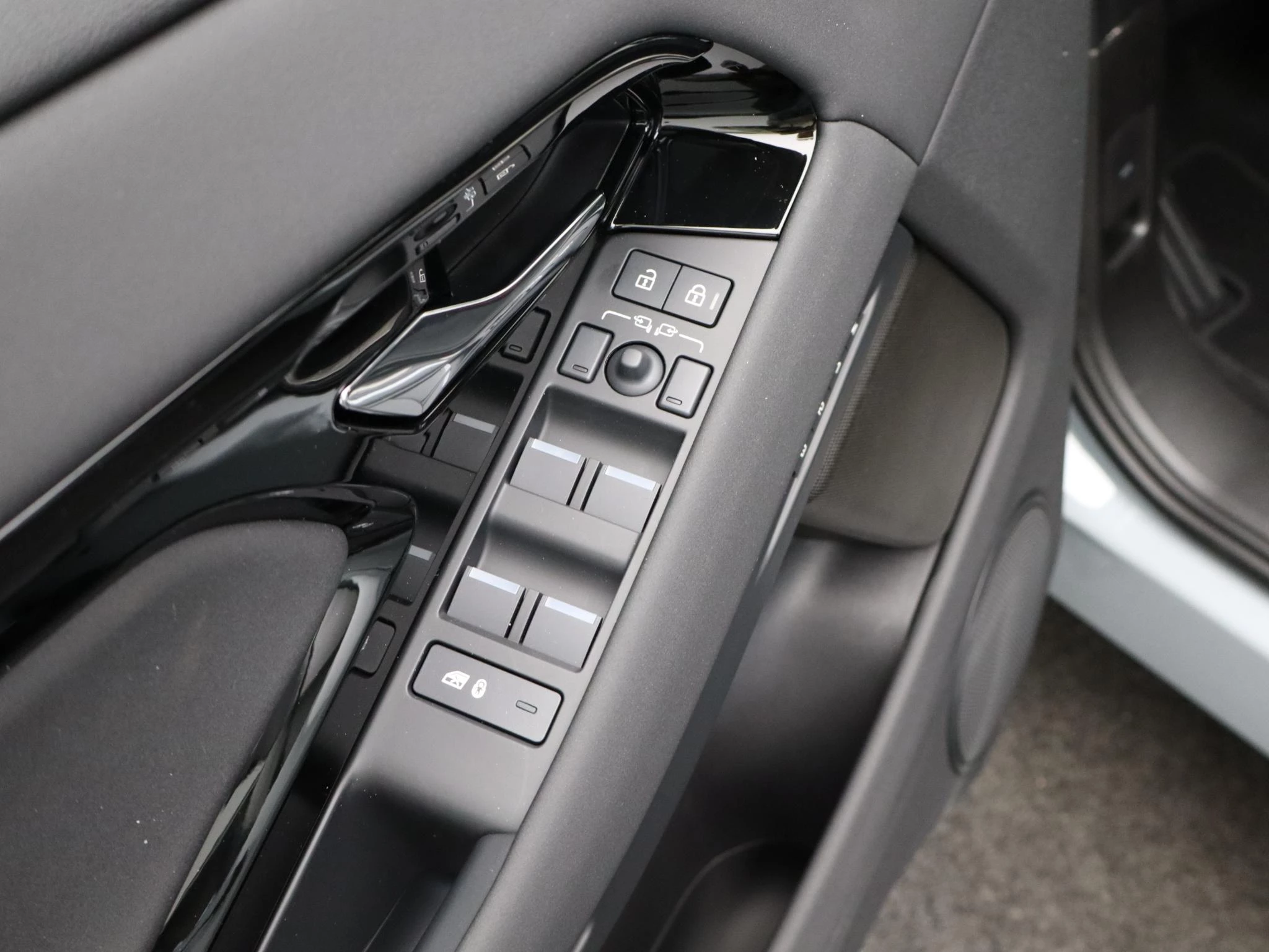 Land Rover-Range Rover Evoque-image-28