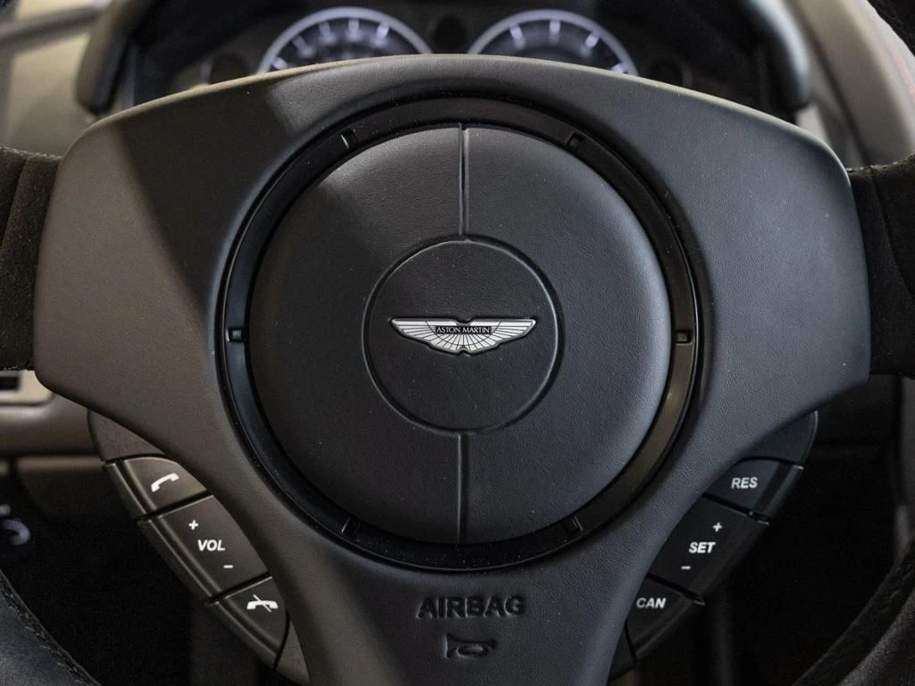 Aston Martin-V12 Vantage-image-11