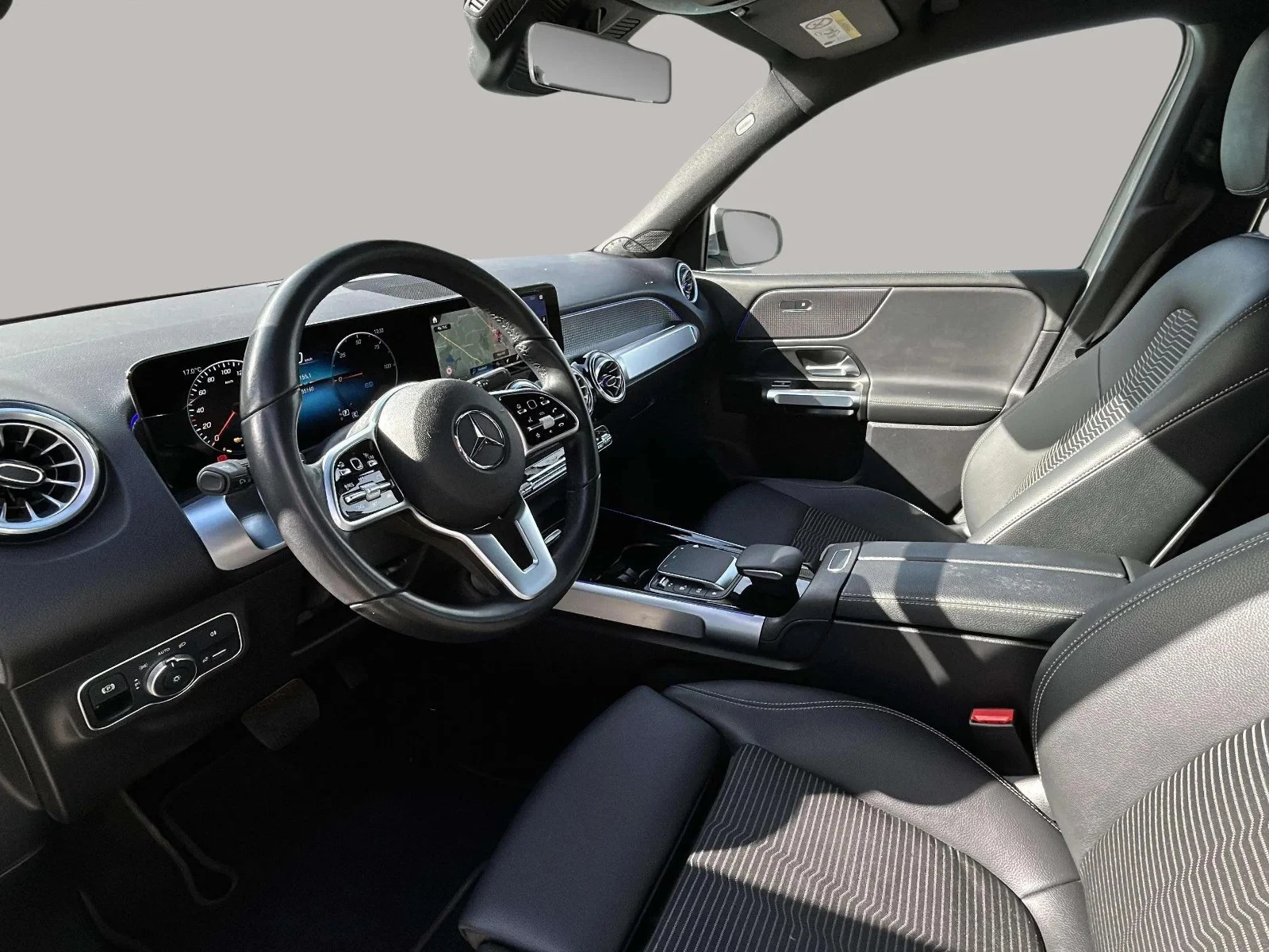 Mercedes-Benz-EQB-image-9