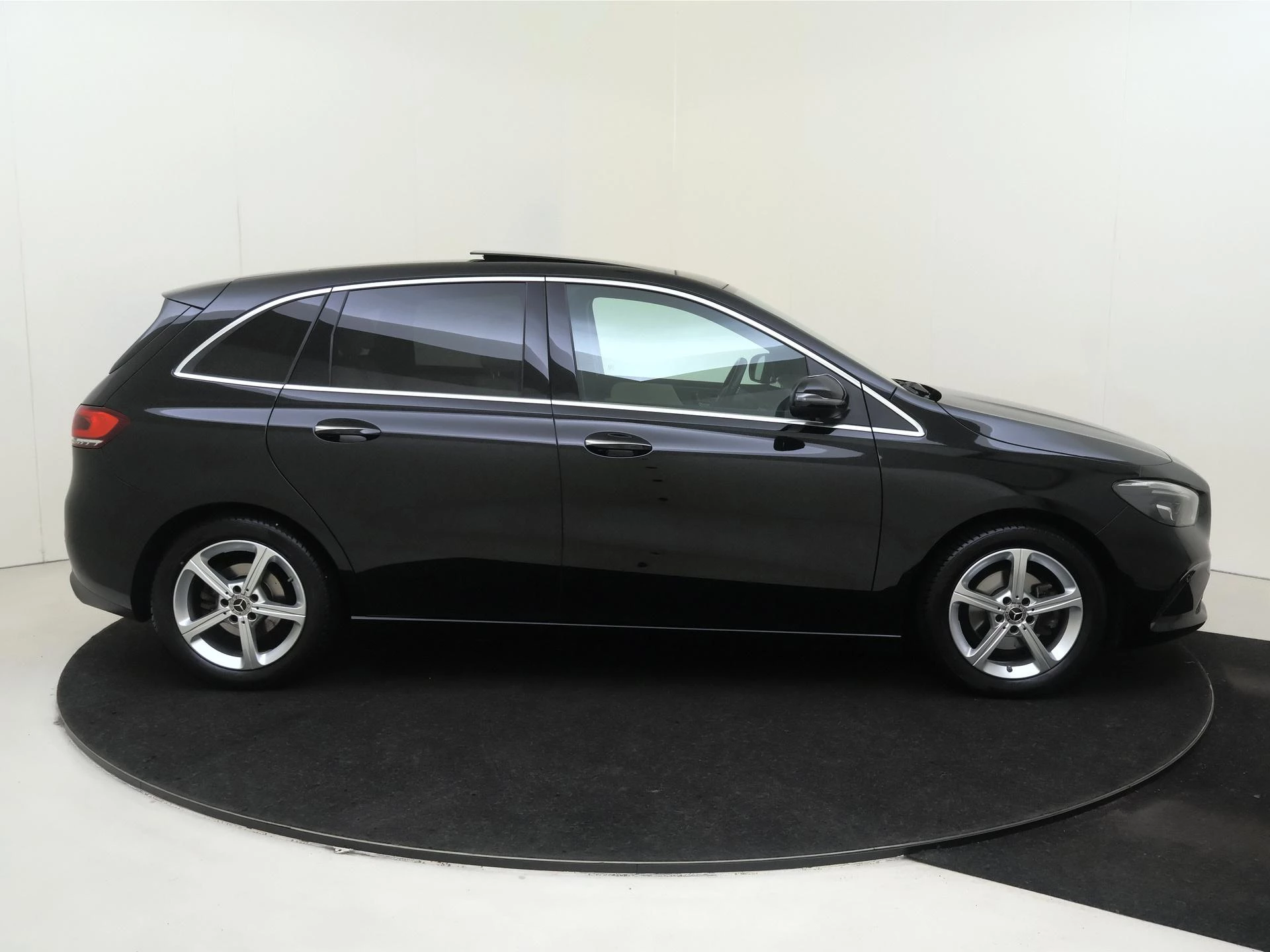 Mercedes-Benz-B-Klasse-image-8