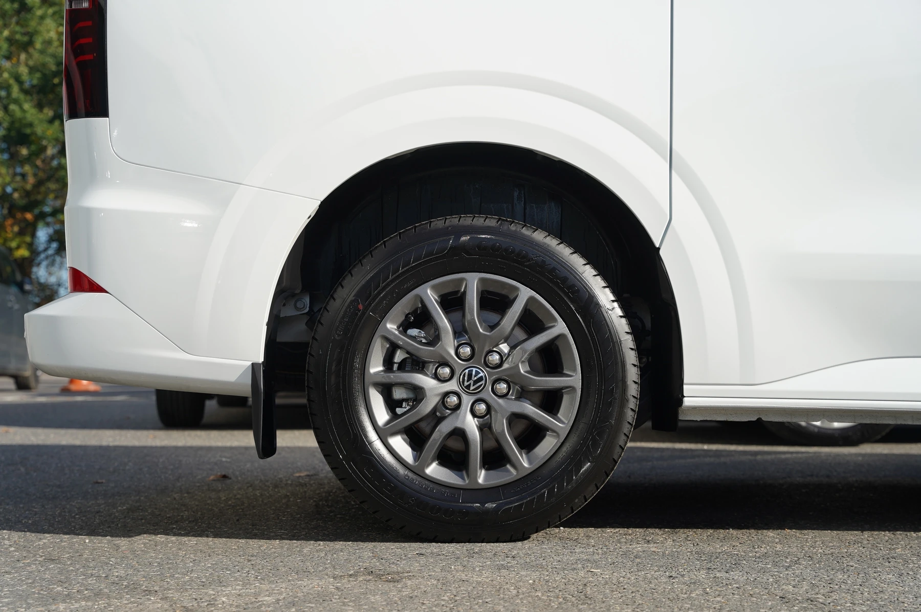 Volkswagen-Transporter-image-28