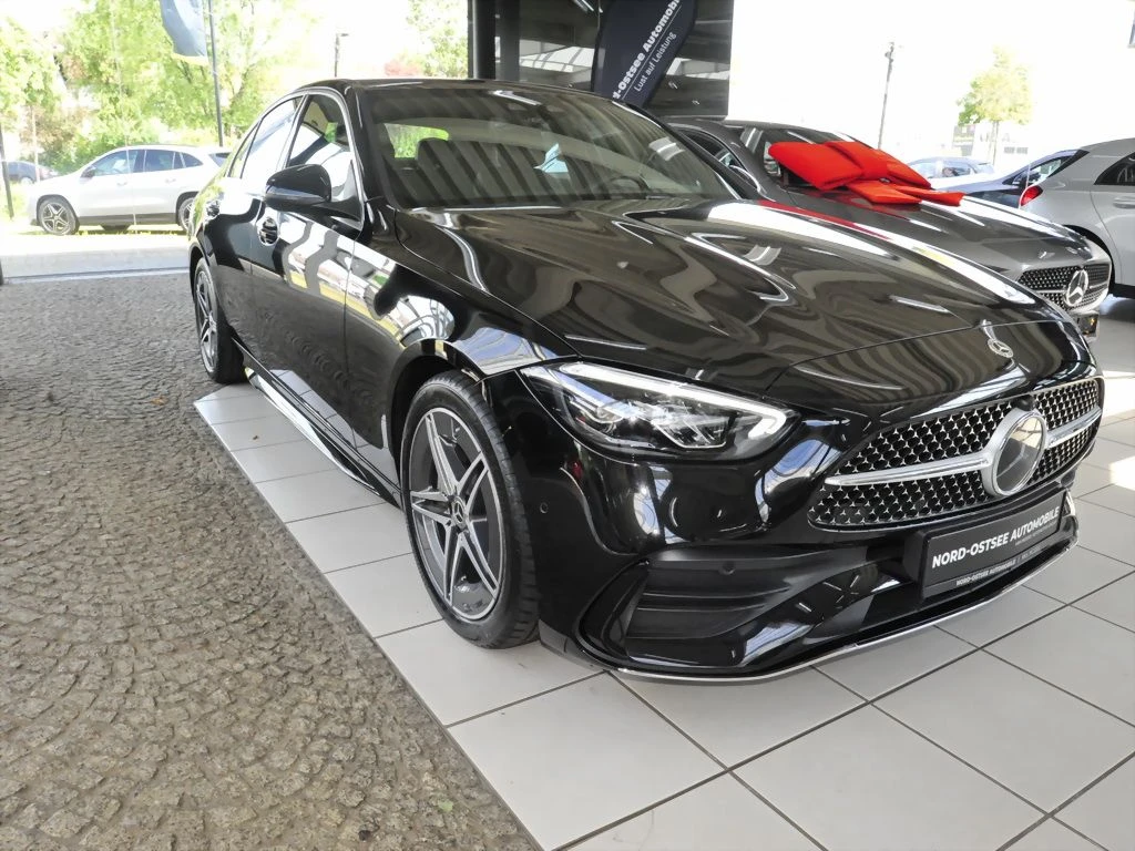 Mercedes-Benz-C-Klasse 300-image-4
