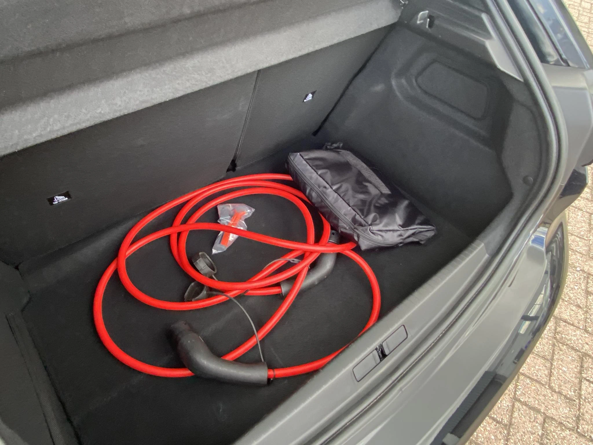 Peugeot-e-208-image-23