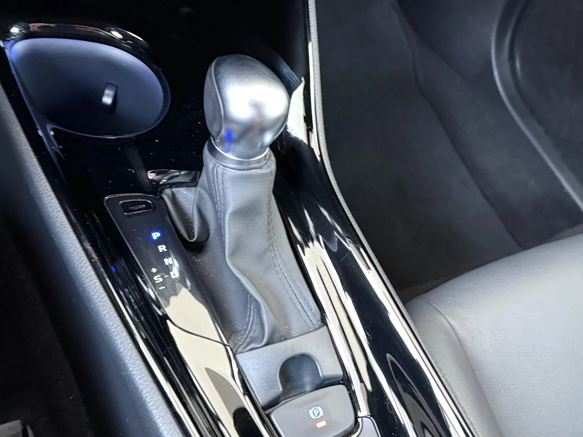 Toyota-C-HR-image-15