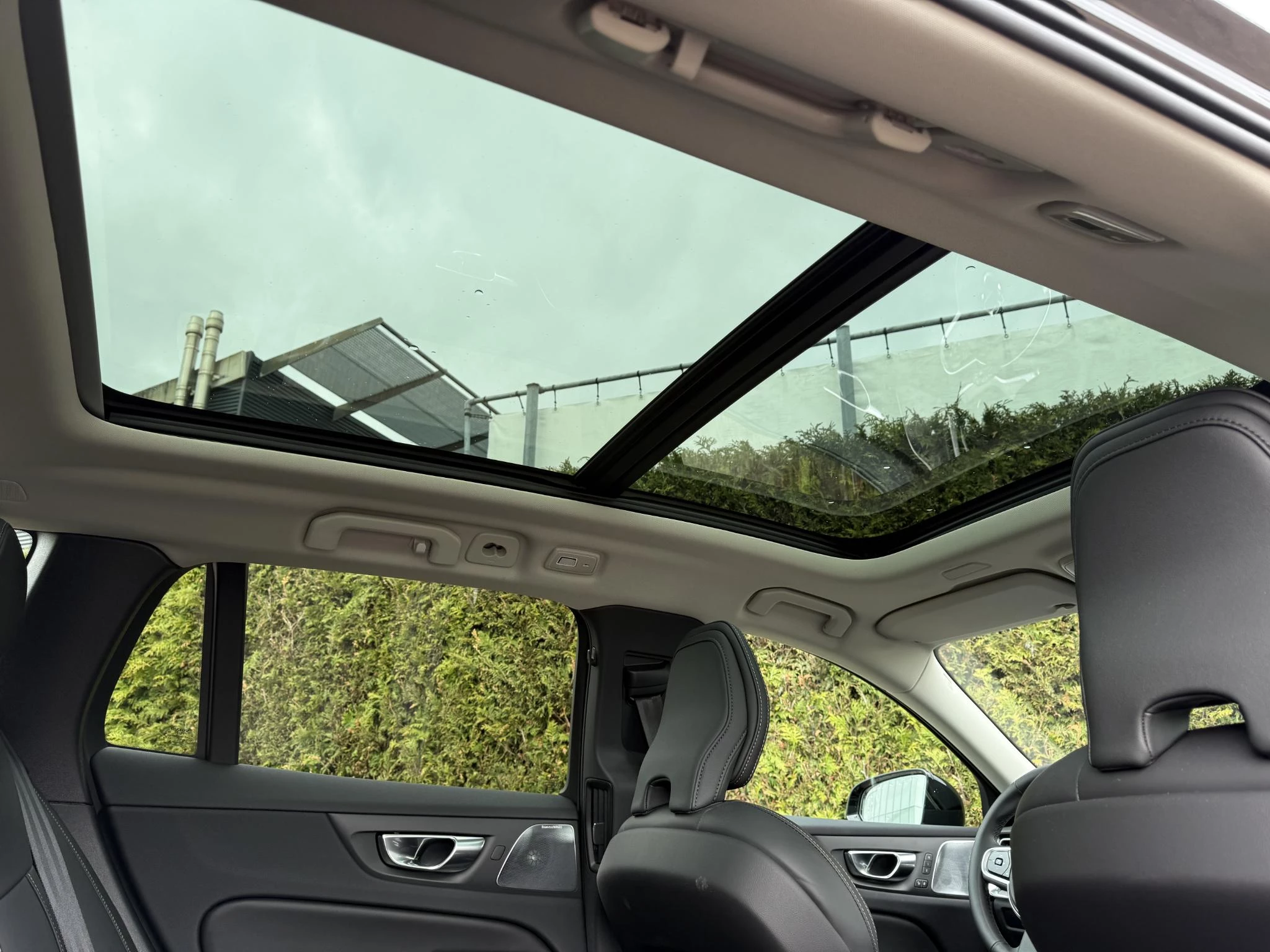 Volvo V60 T8 Plug-in hybrid AWD Ultra Dark