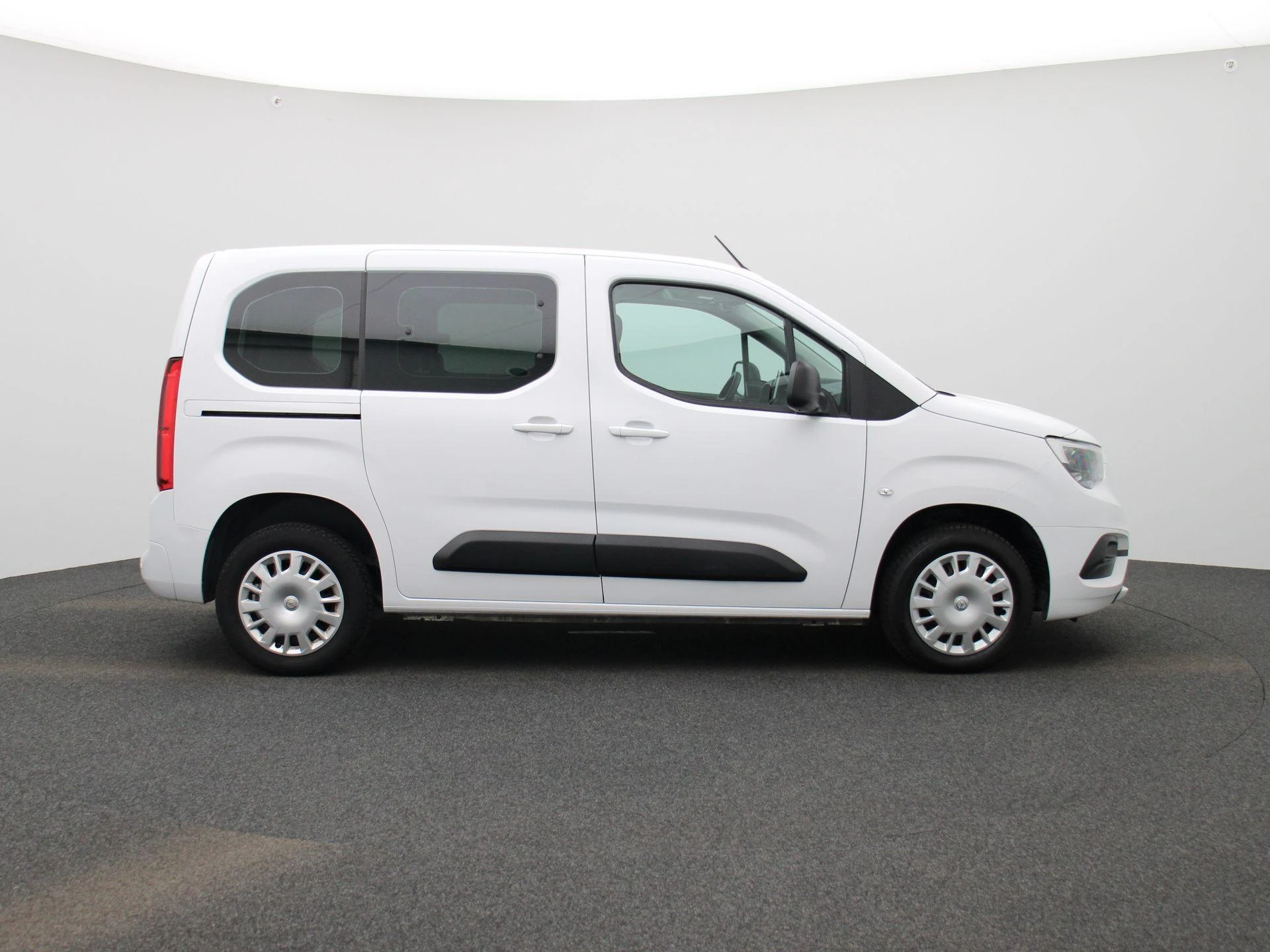 Opel-Combo Life-image-6