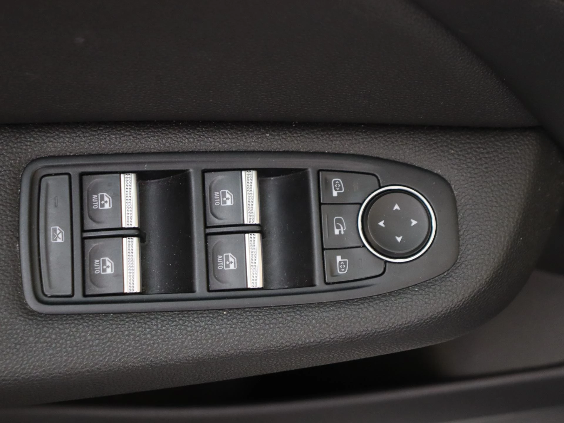 Renault-Clio-image-22