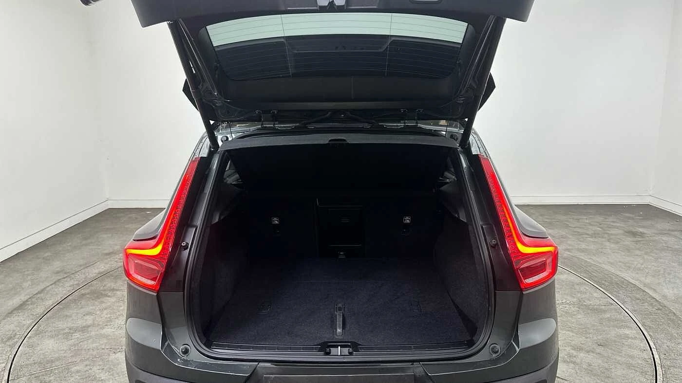 Volvo-EX40-image-14