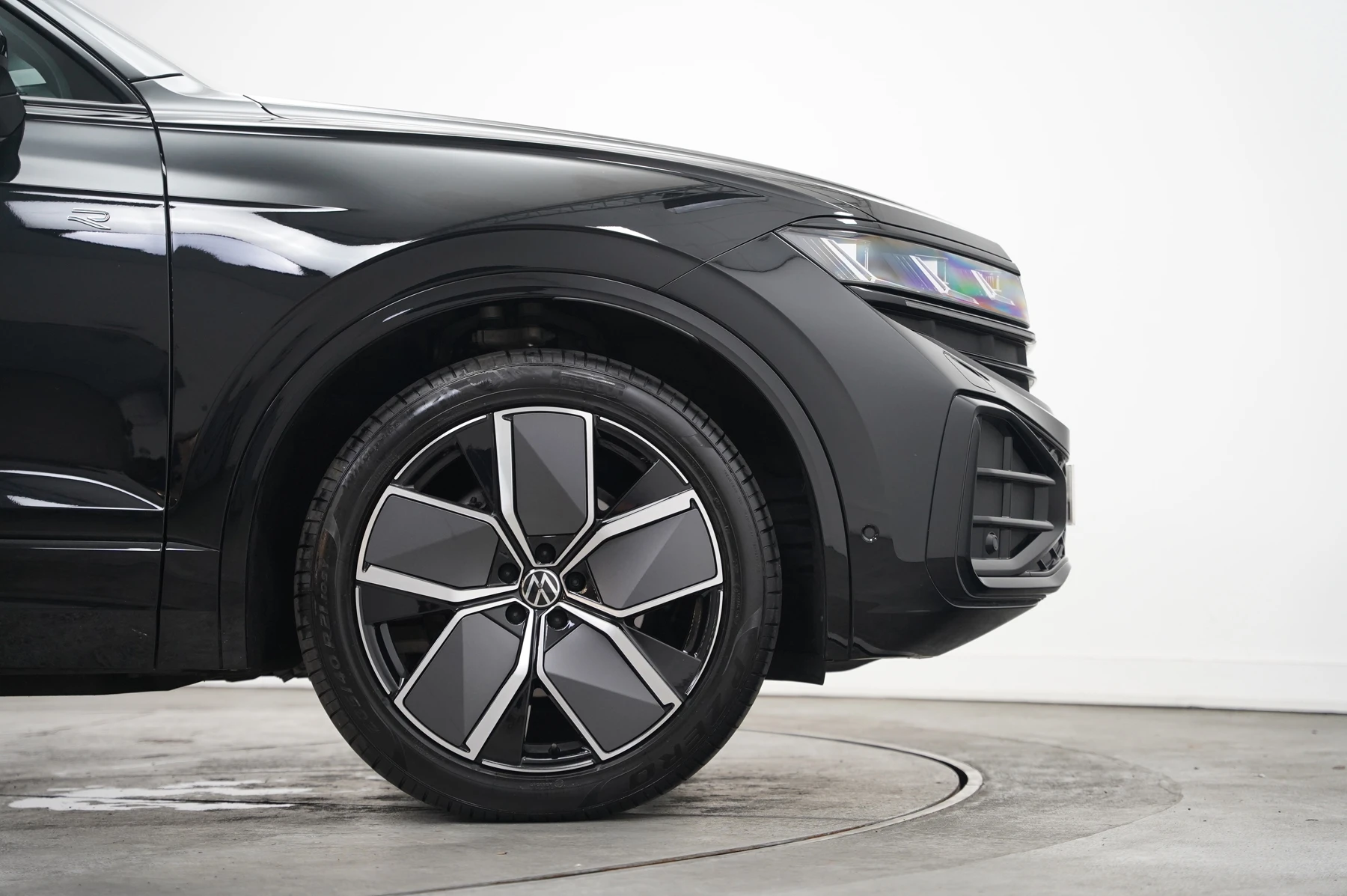 Volkswagen-Touareg-image-41