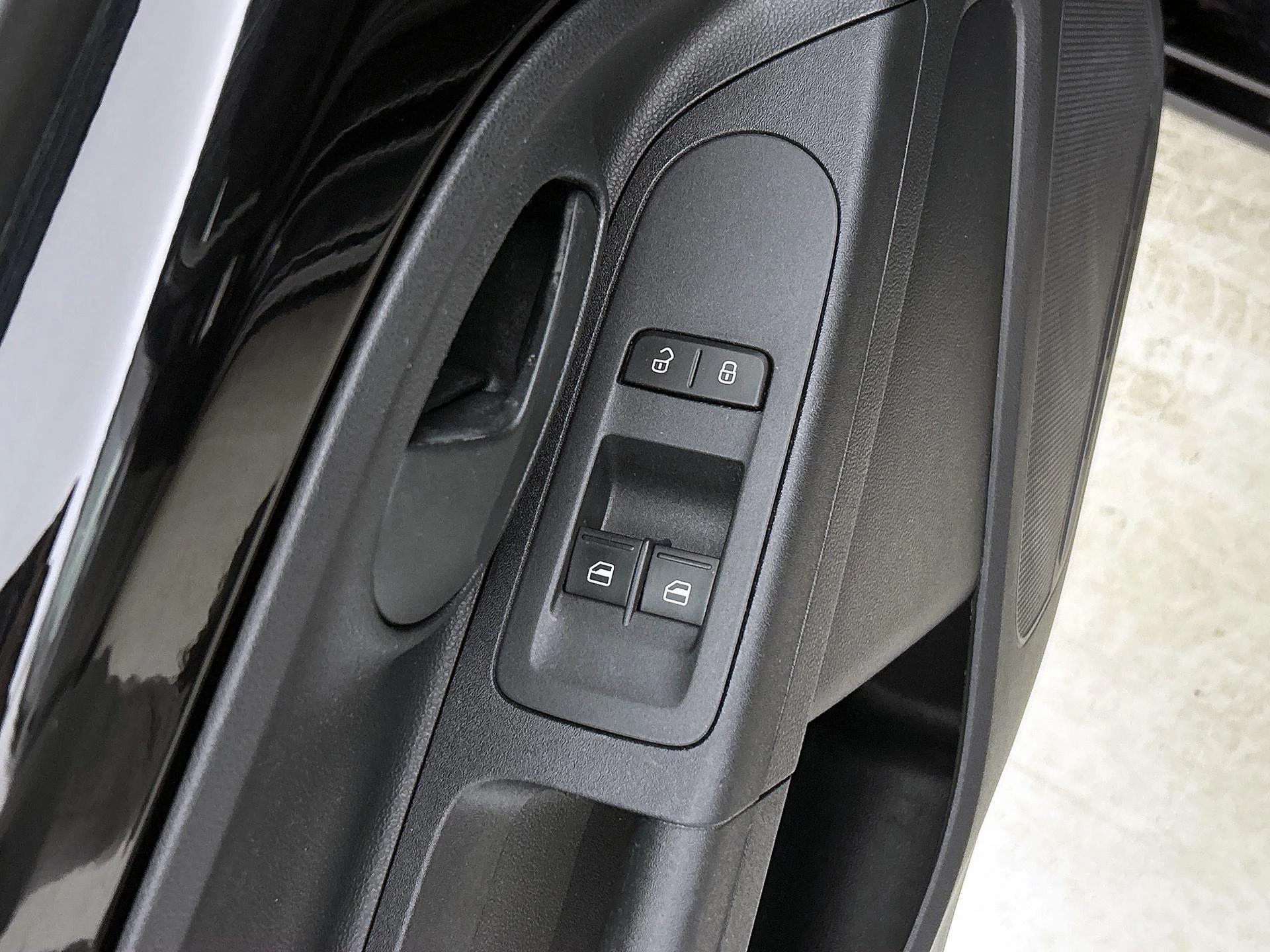 Volkswagen-up!-image-24
