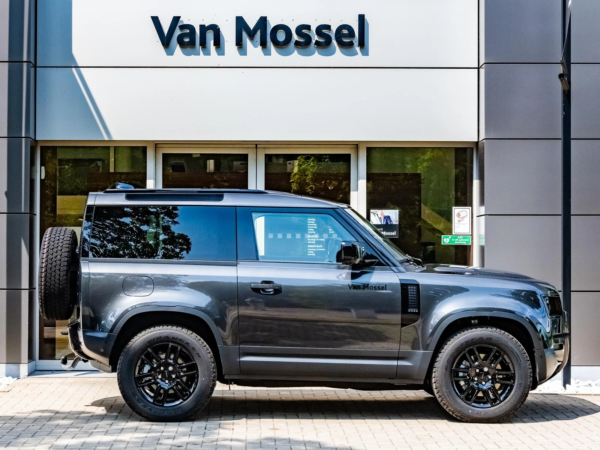 Land Rover Defender 90 D200 S AWD Auto. 26MY