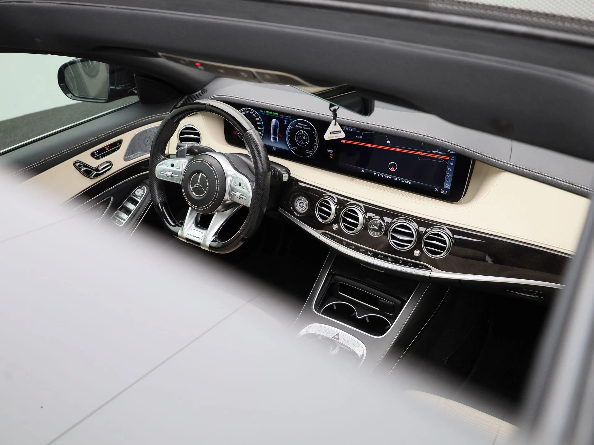 Mercedes-Benz-S-Klasse-image-65