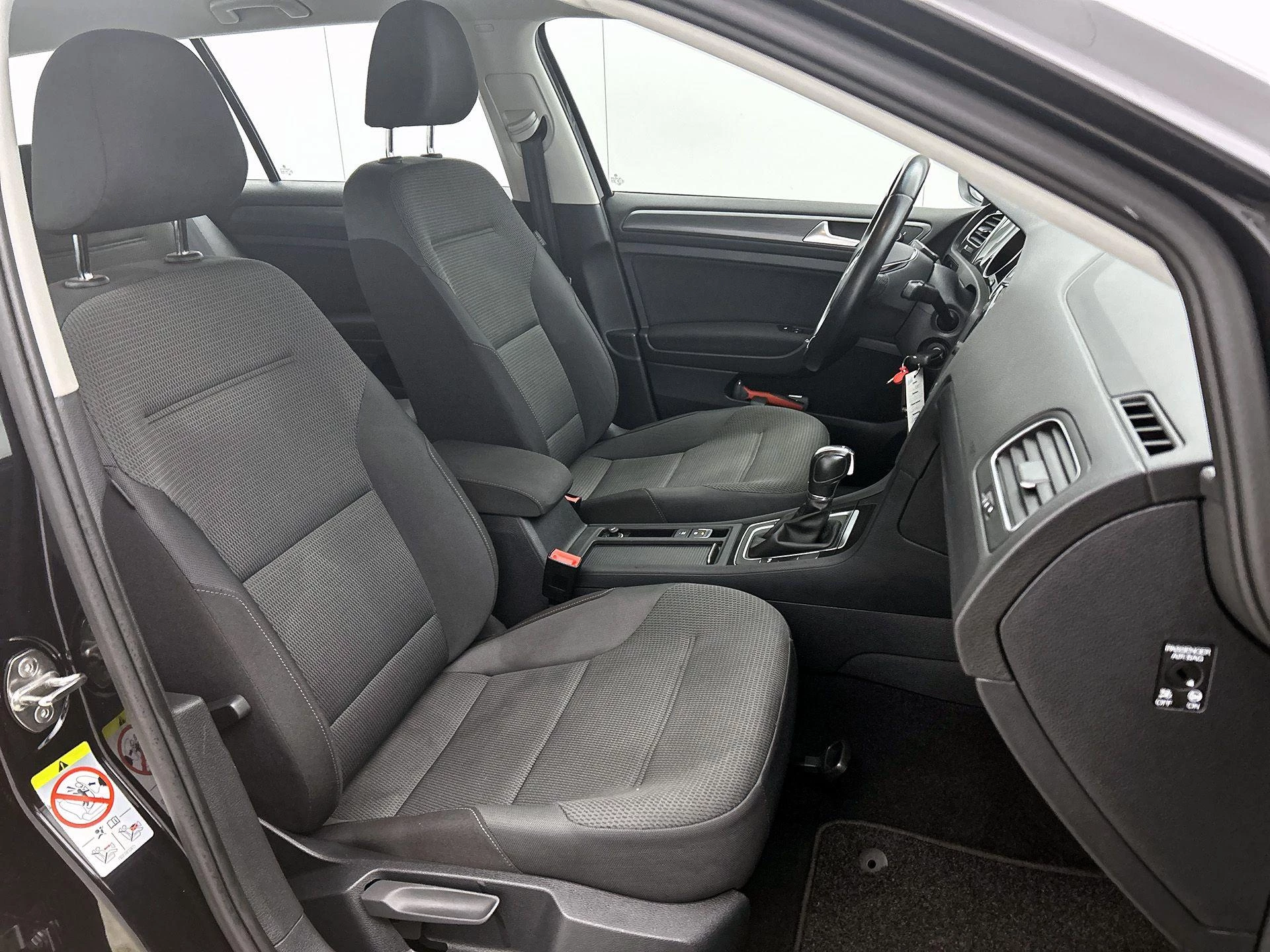 Volkswagen-Golf-image-31