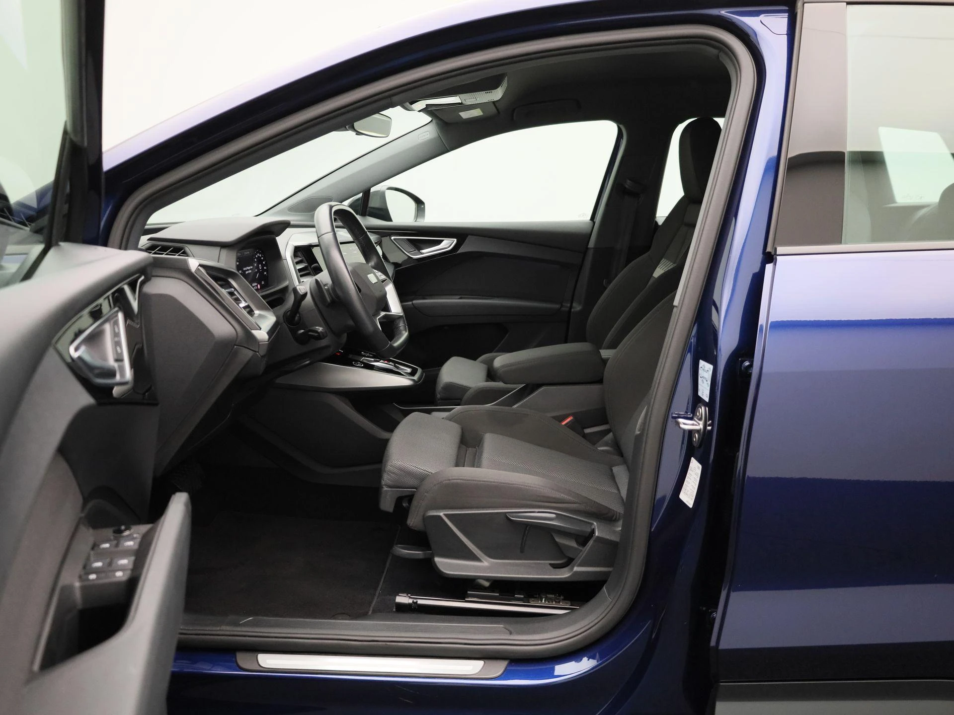 Audi-Q4 e-tron-image-8